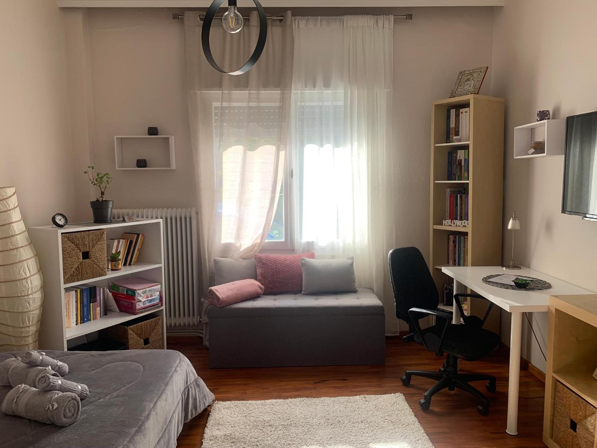One-Bedroom Apartment photo 1