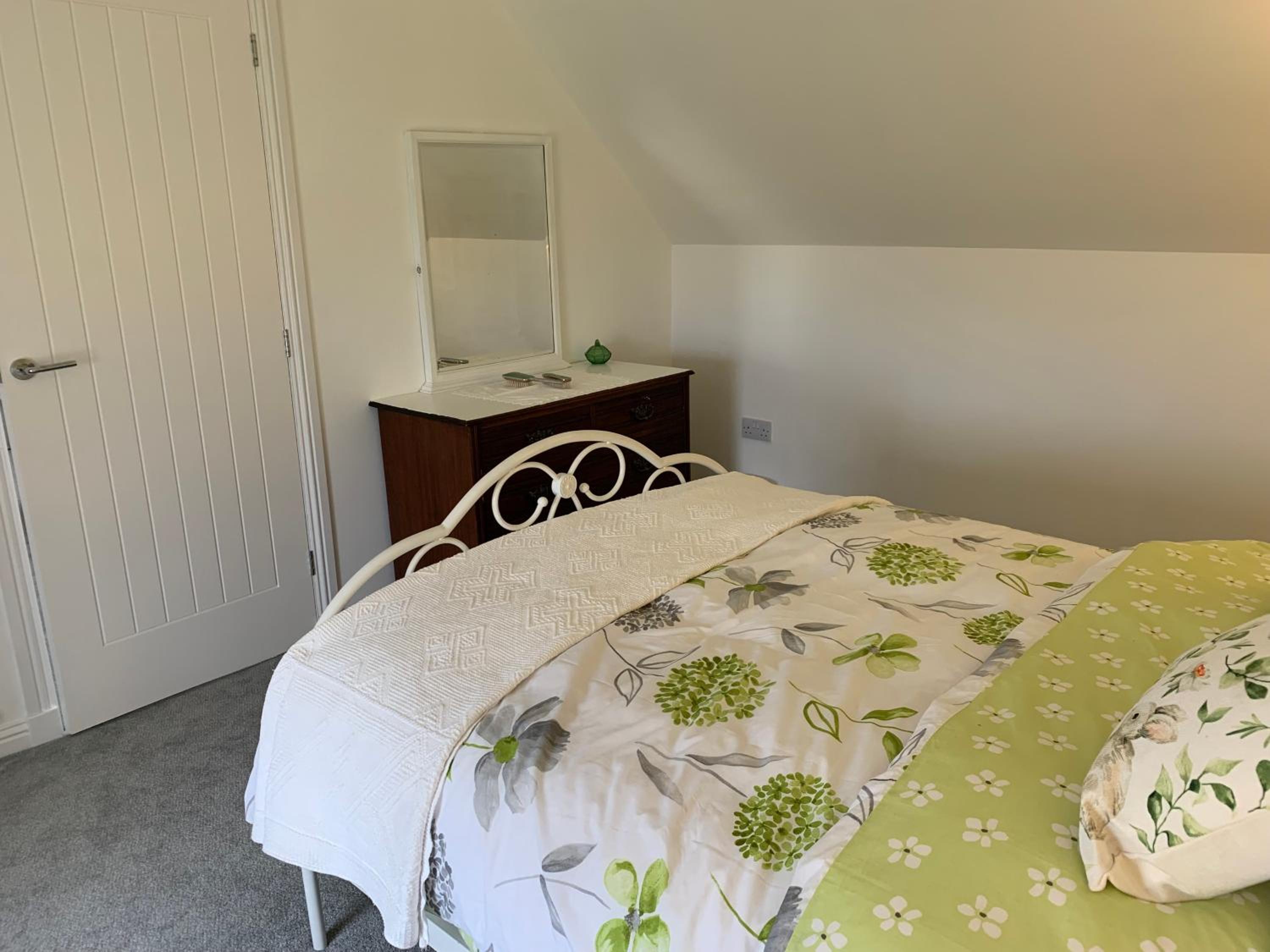 Three-Bedroom House photo 3
