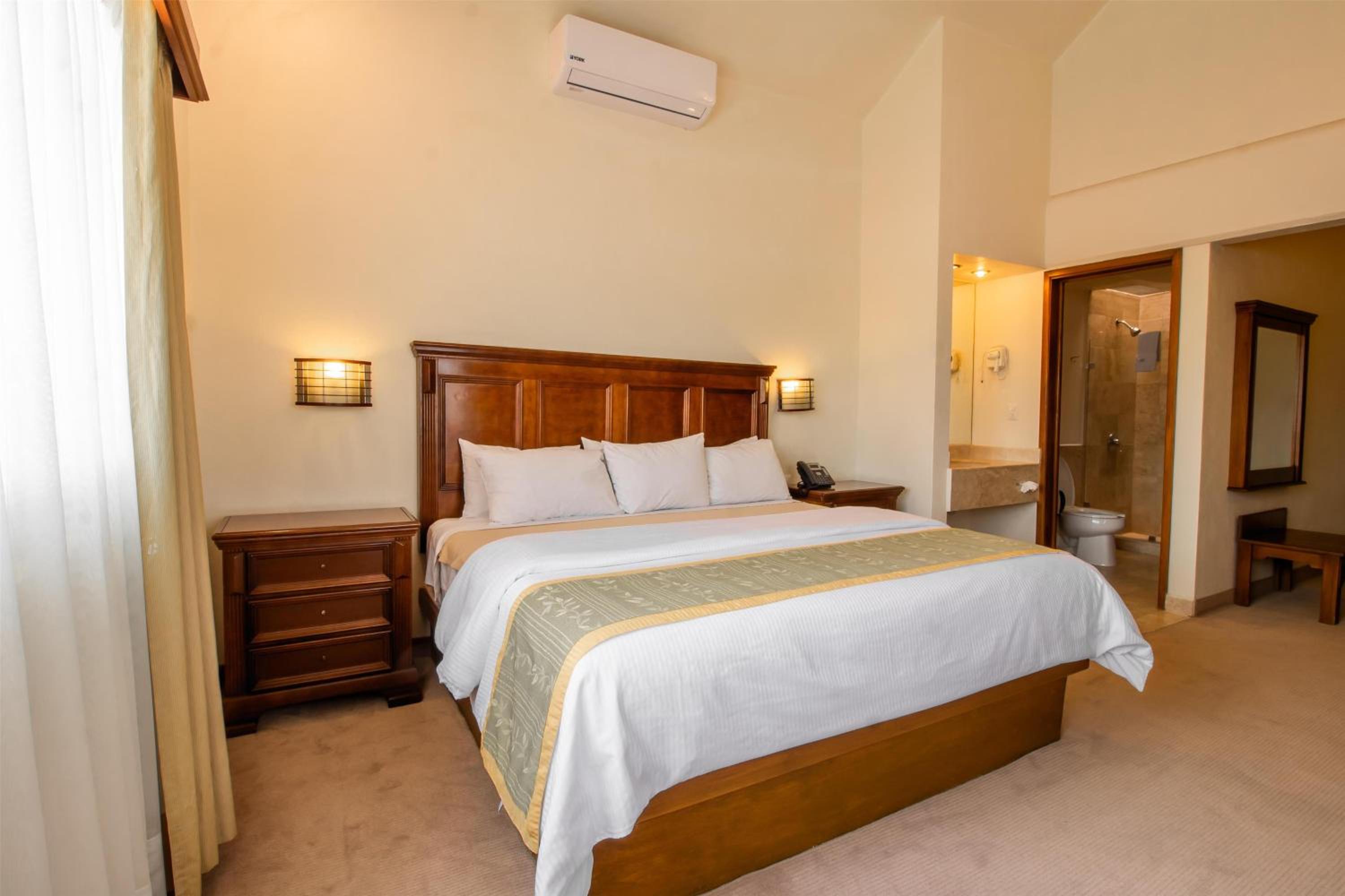 King Suite with Sofa - Non-Smoking