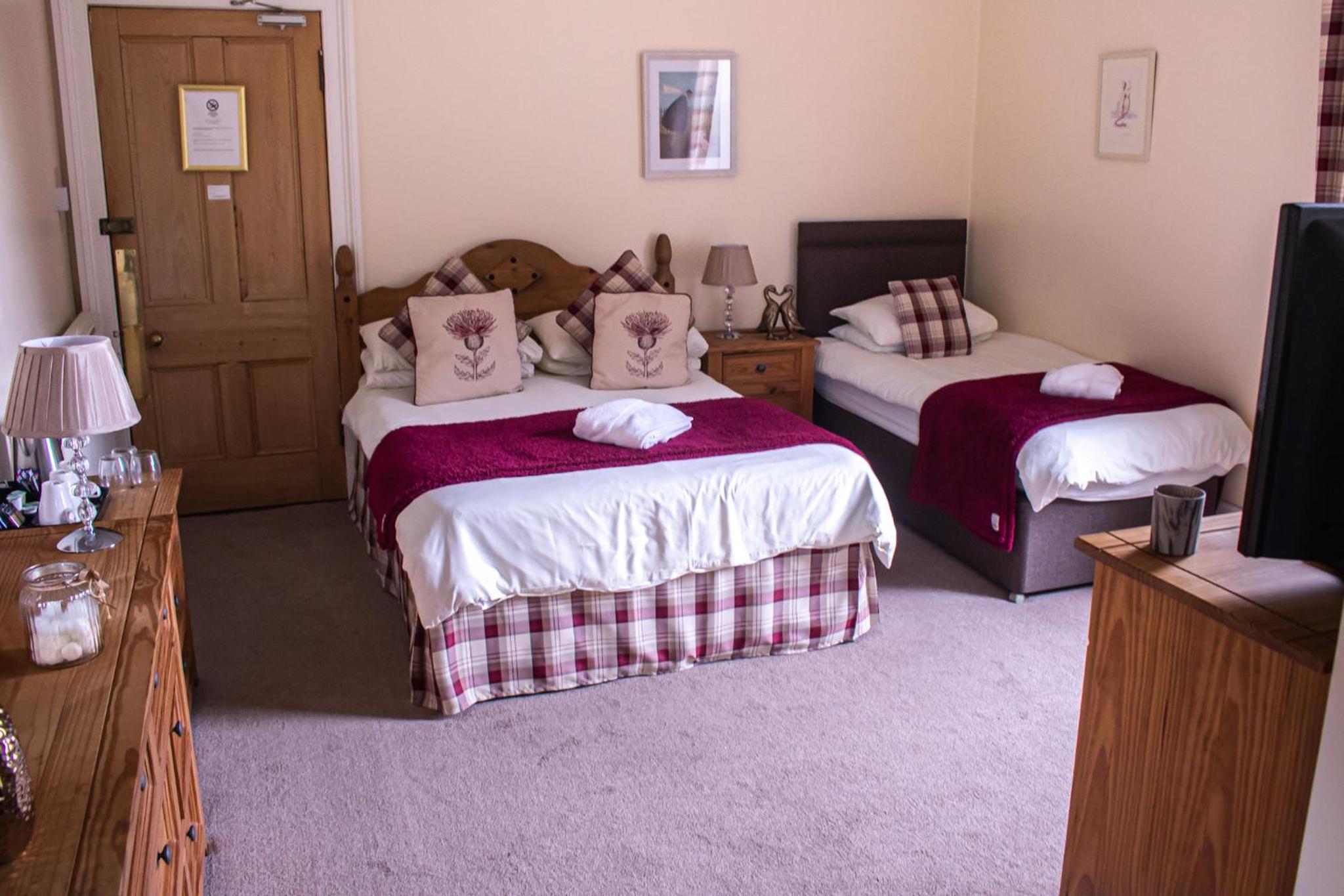Deluxe Family Room photo 3