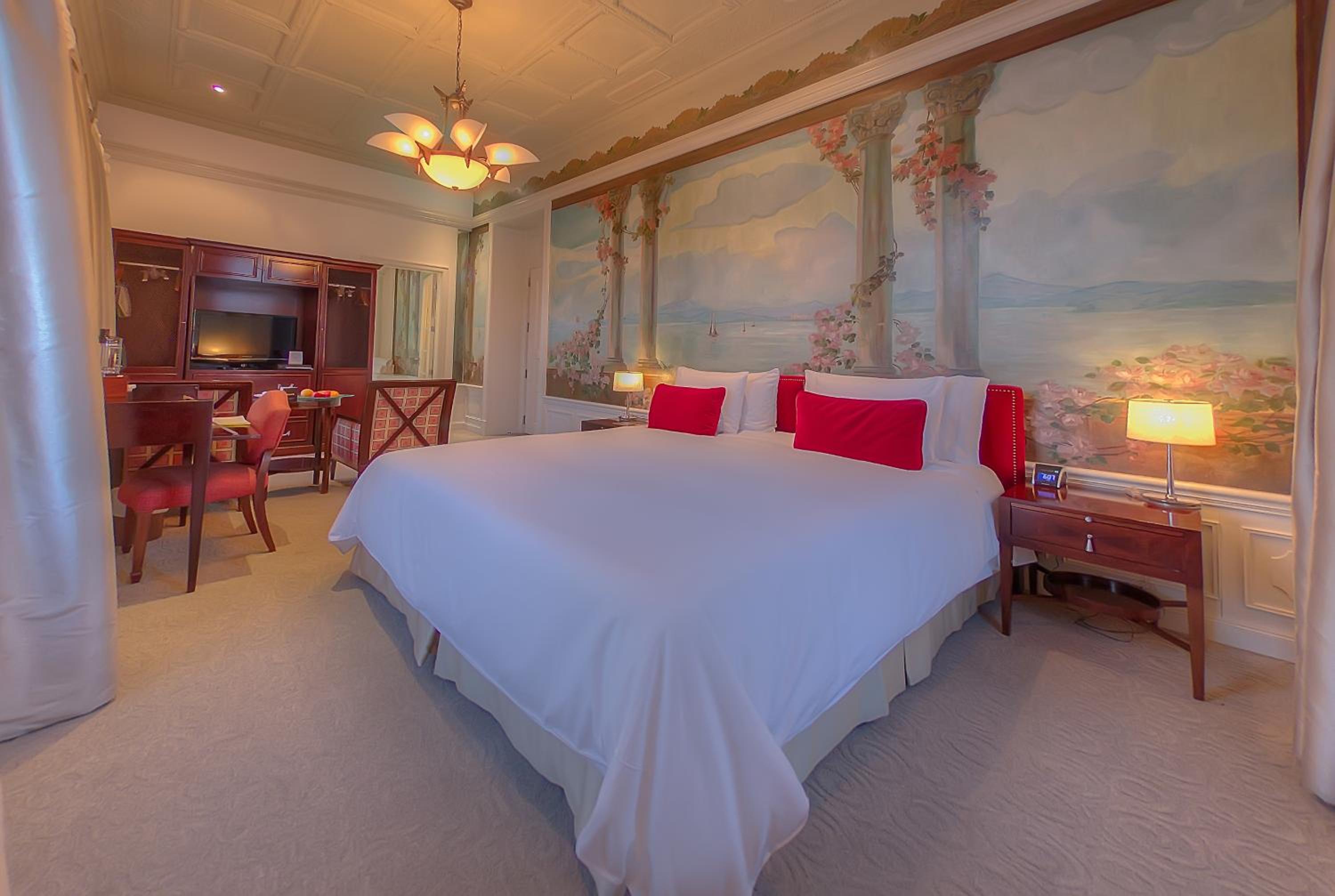 Deluxe King Room photo 1