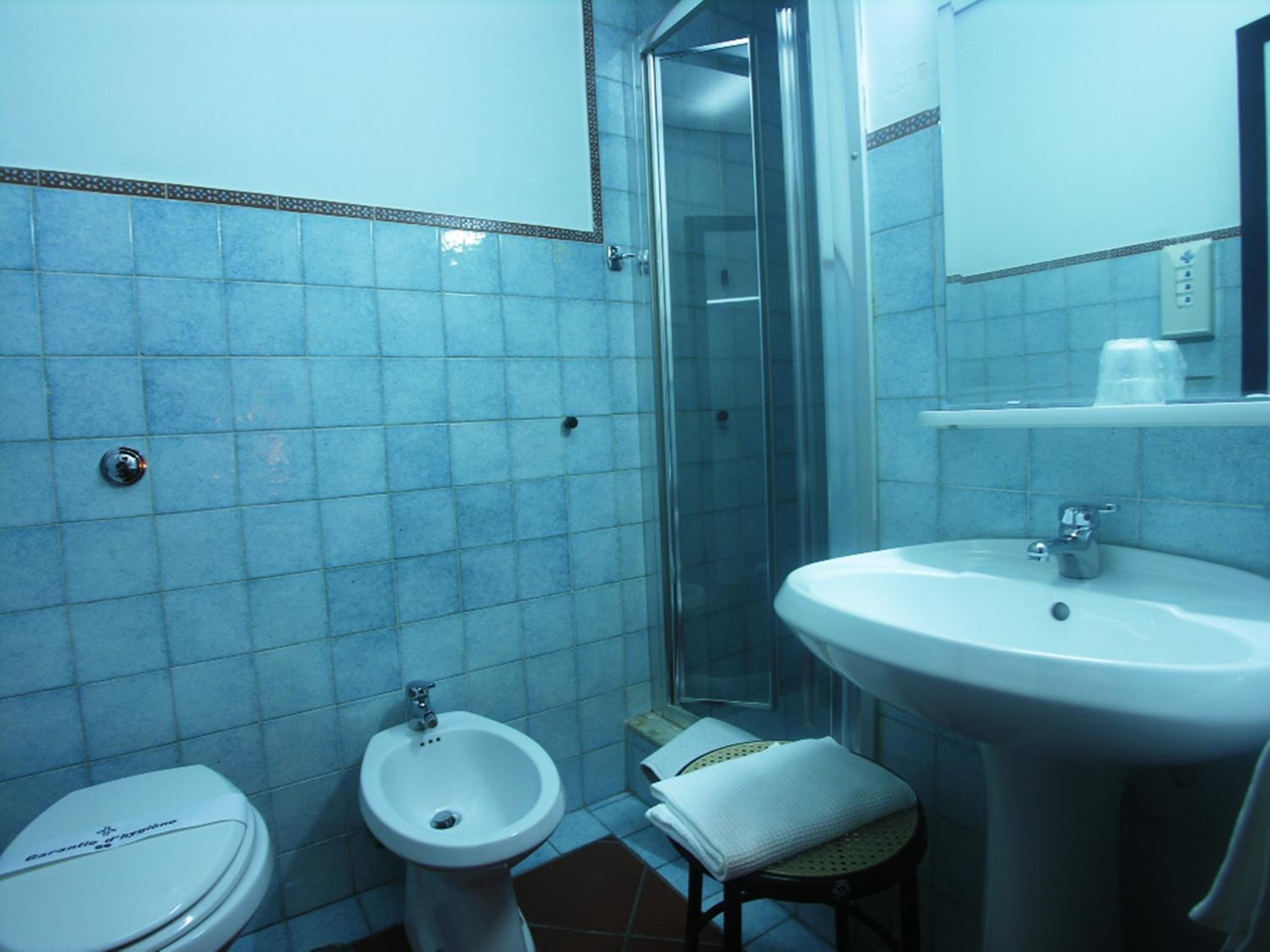 Double or Twin Room - Photo 3