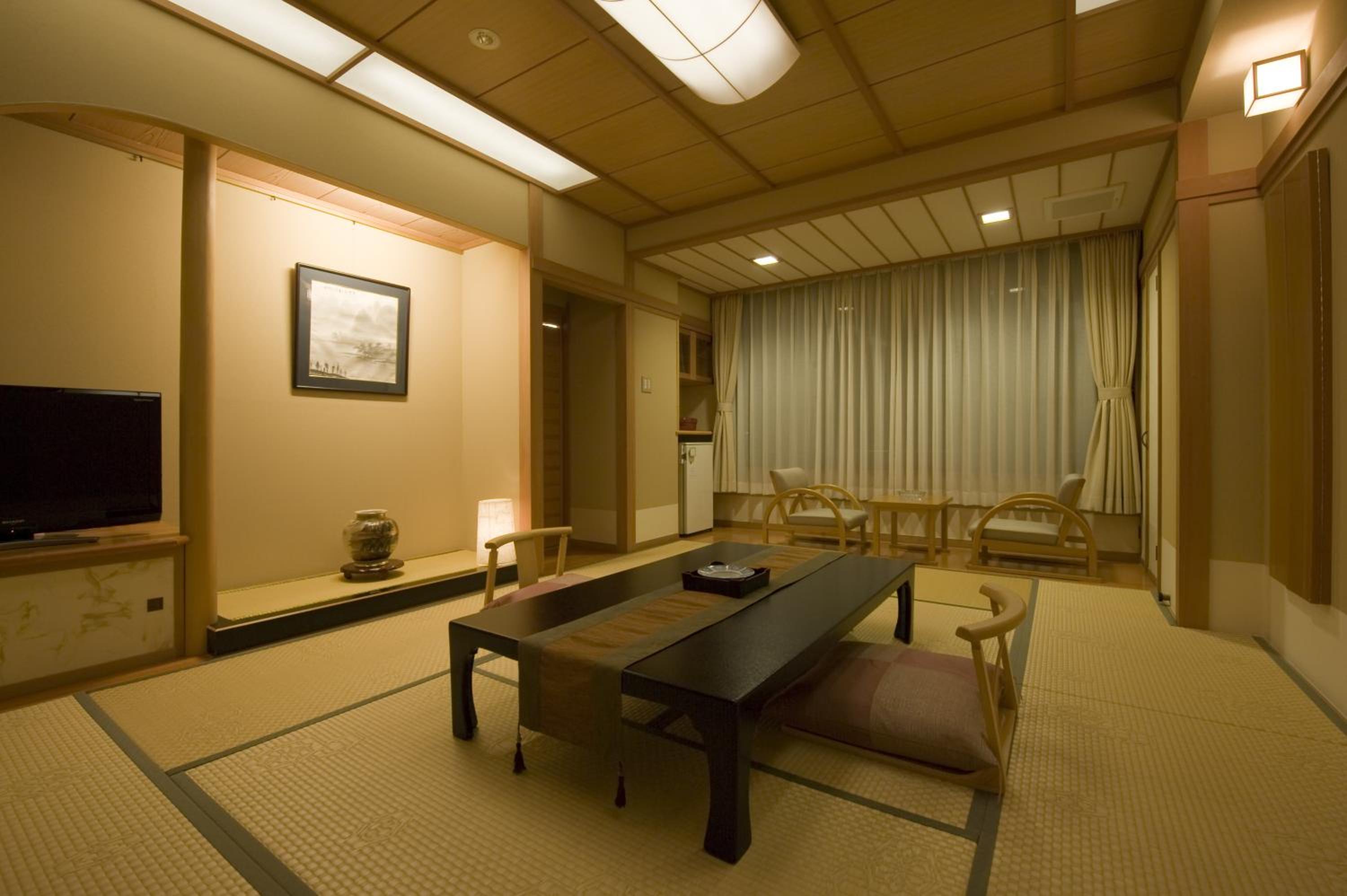Room with Tatami Area and Mt.Fuji View and Open Air Bath thumbnail 6