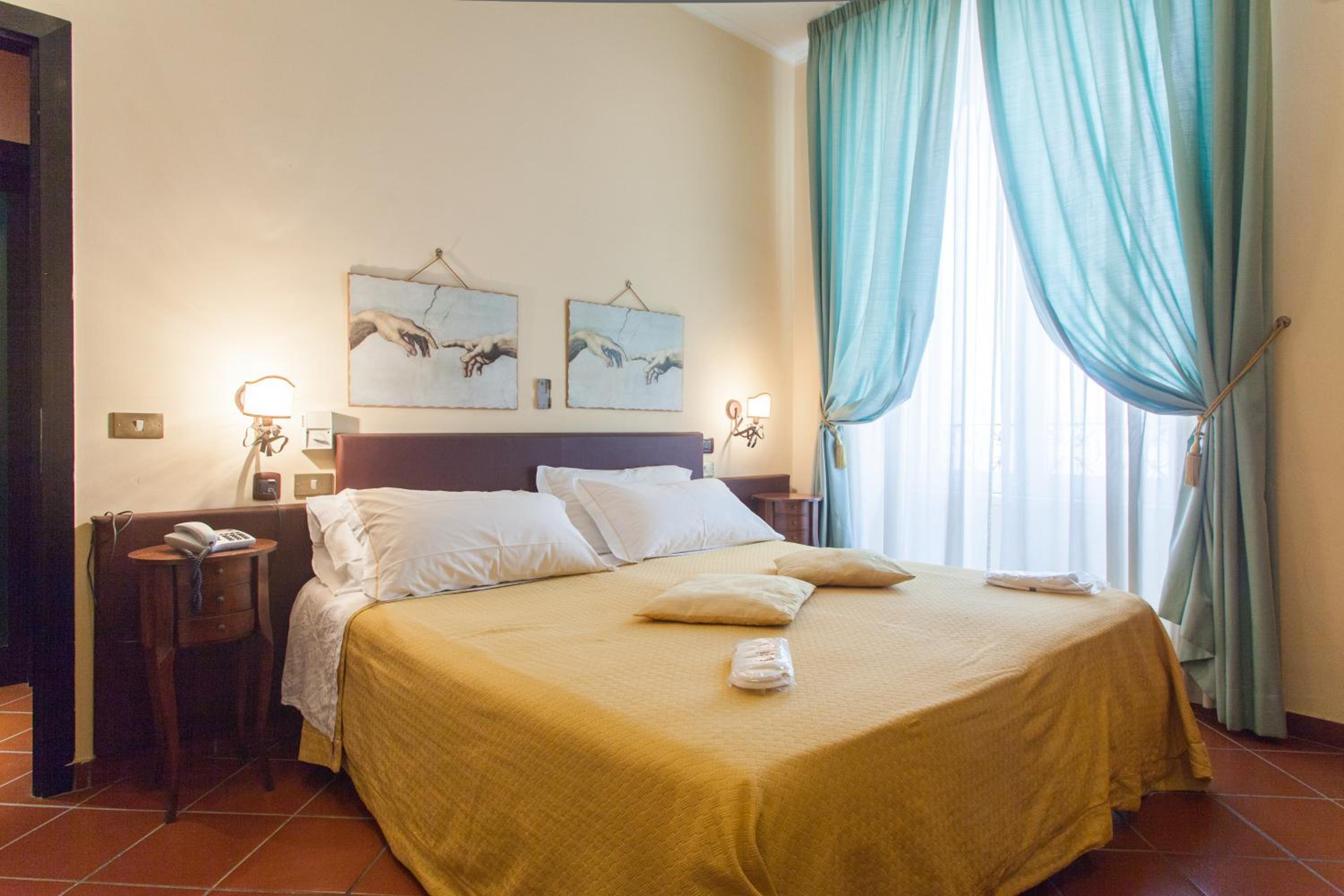 Double or Twin Room - Photo 9