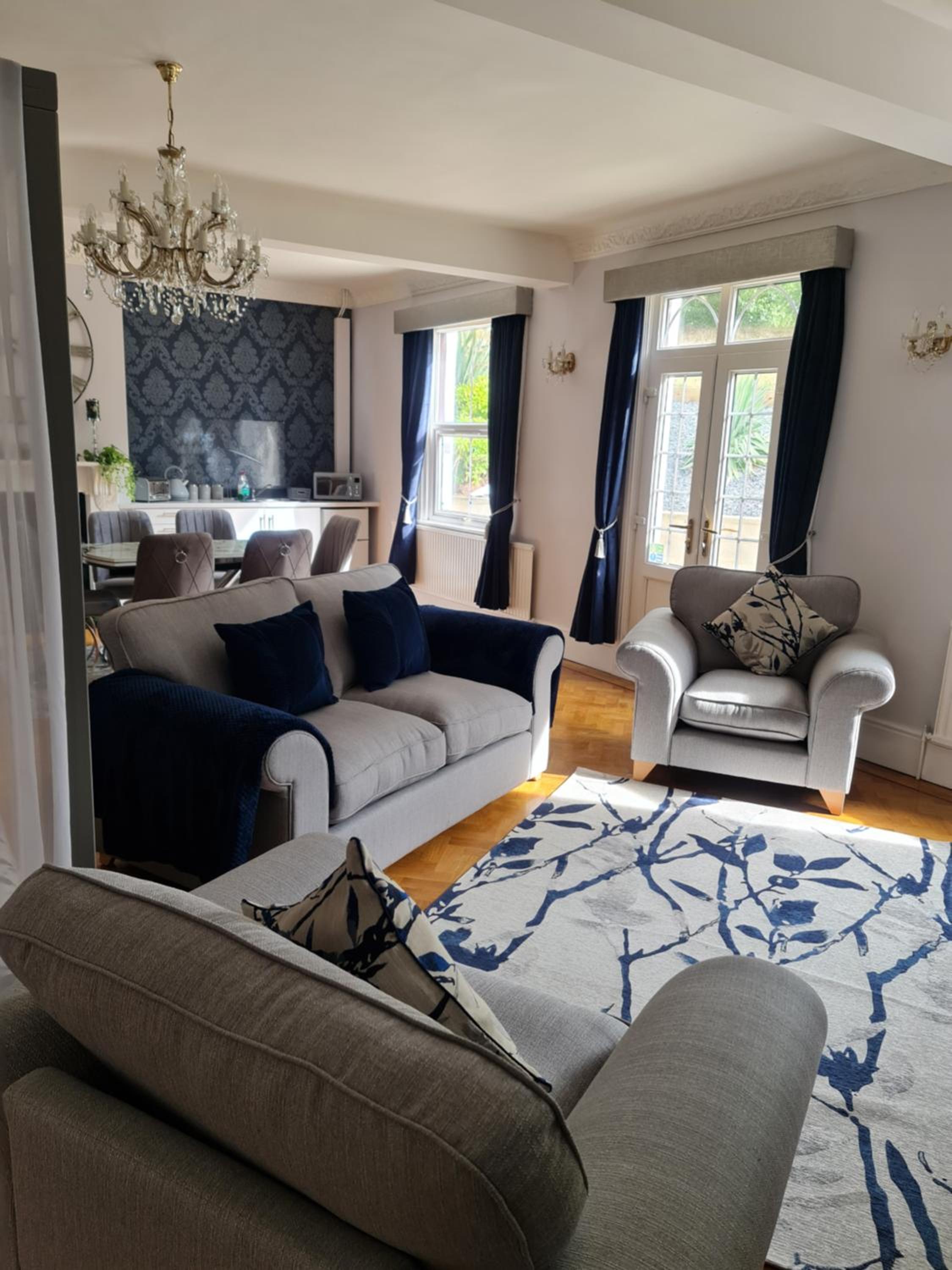 Superior Family Room - Photo 7