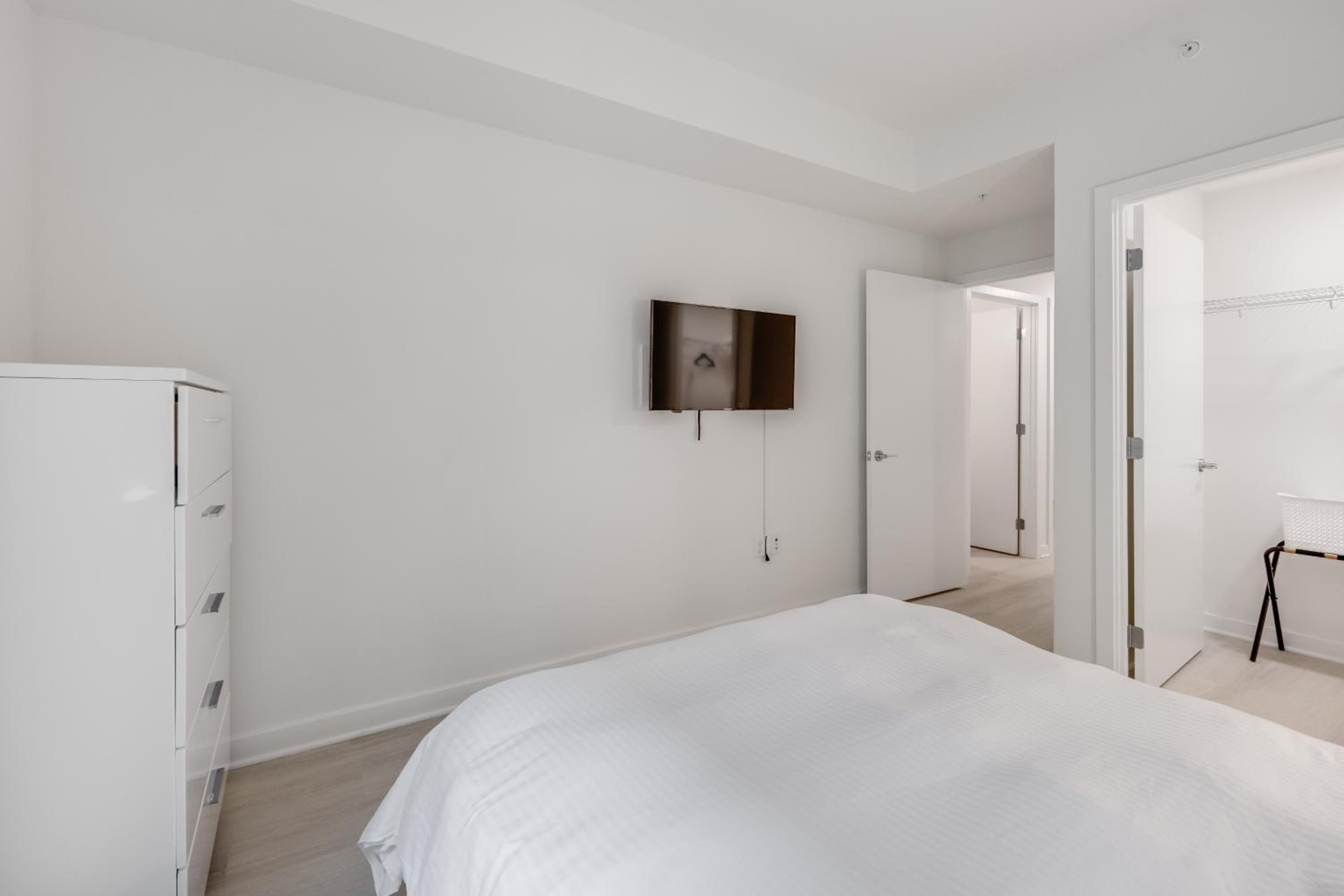 Two-Bedroom Suite - Photo 8