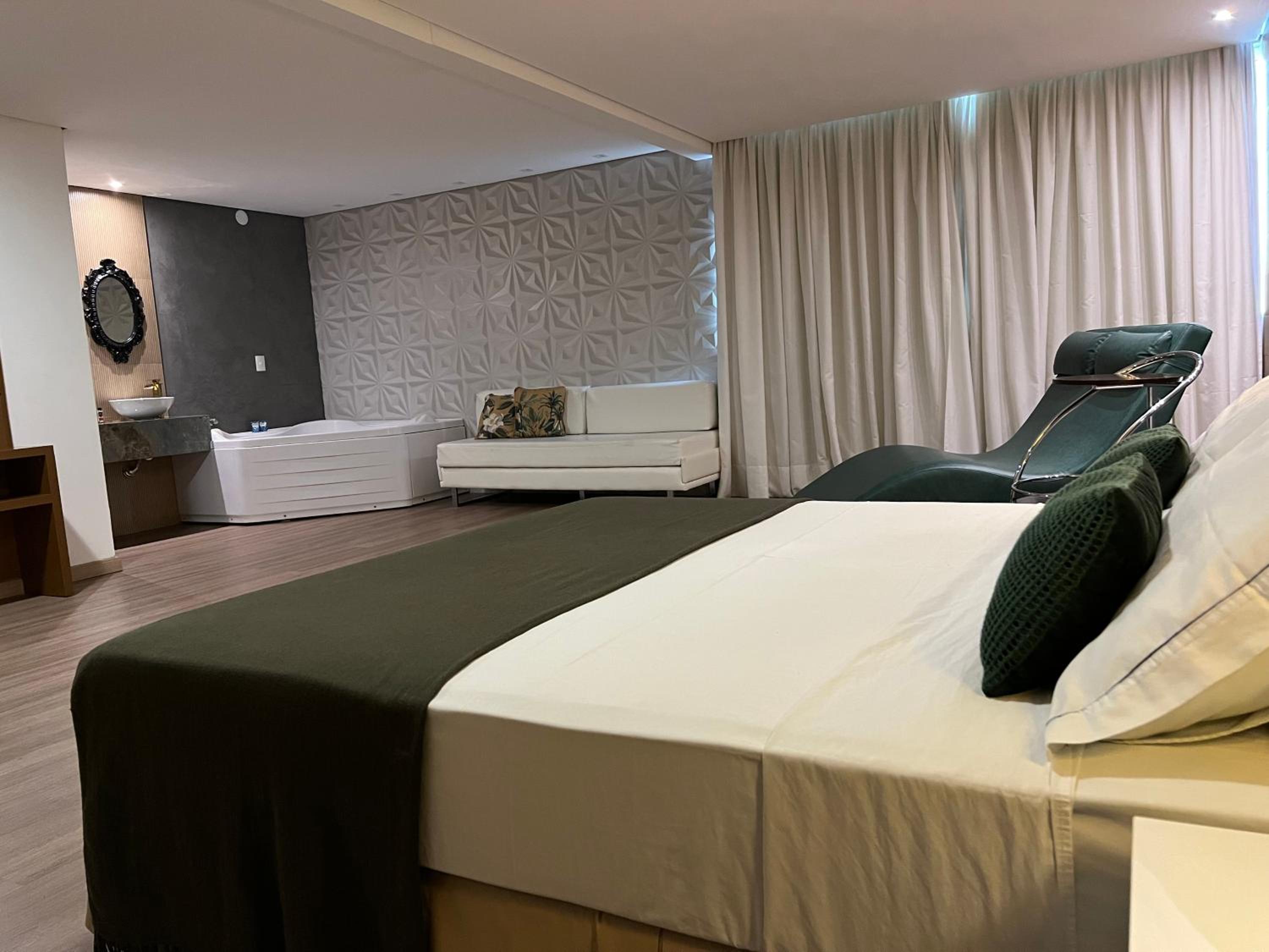 Suite with Spa Bath photo 2