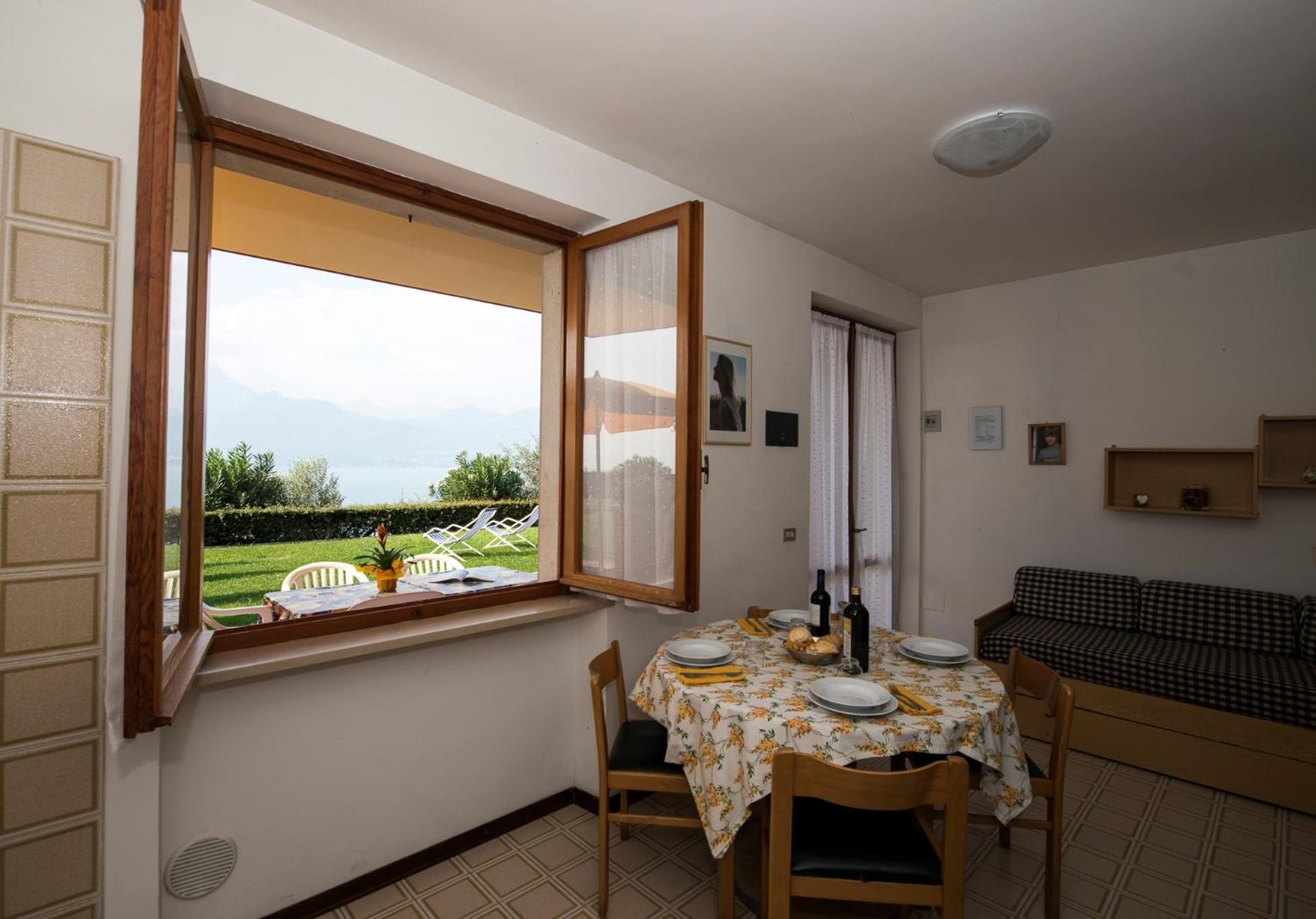 Two-Bedroom Apartment with Terrace and Lake View photo 3