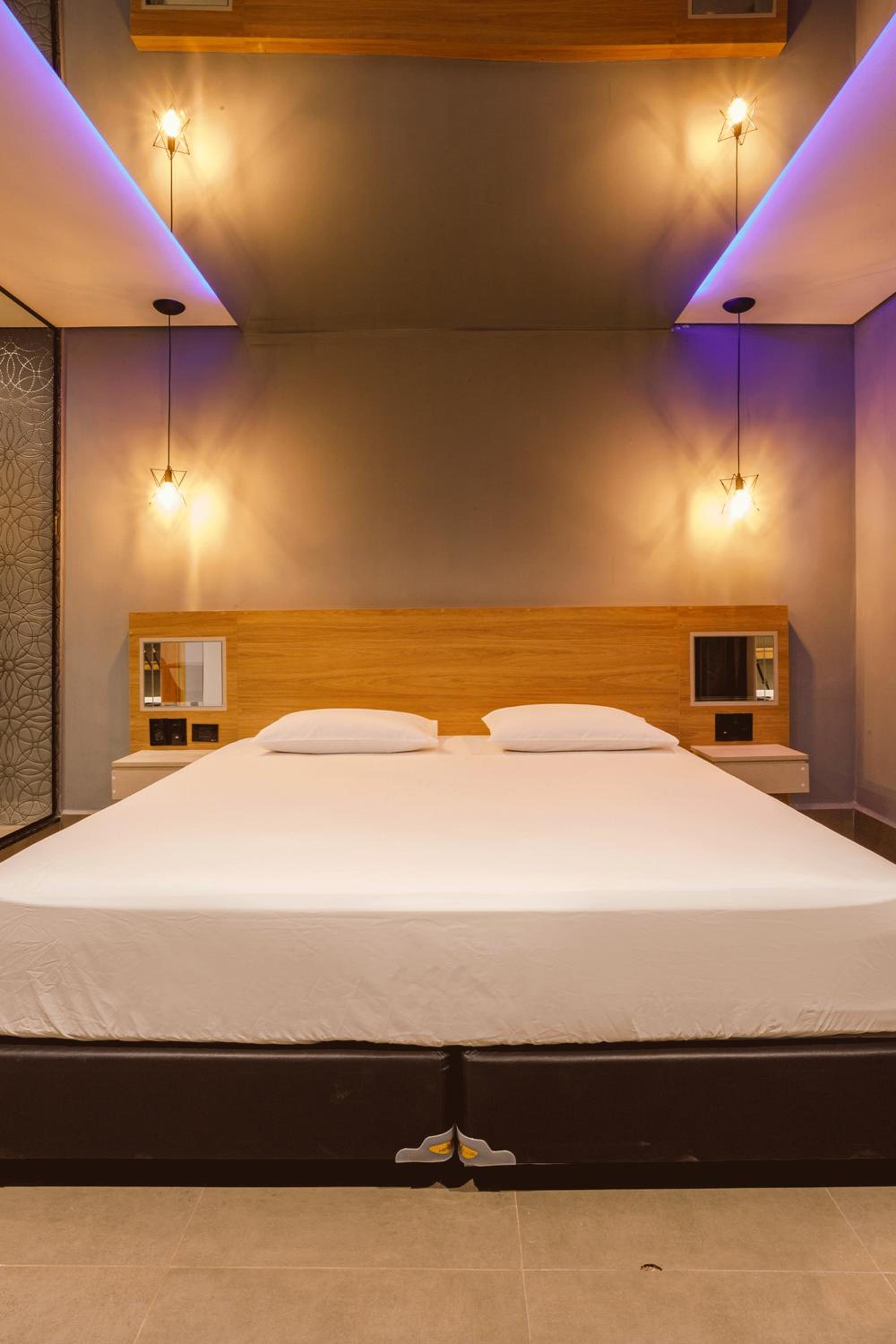 Suite - Photo 14