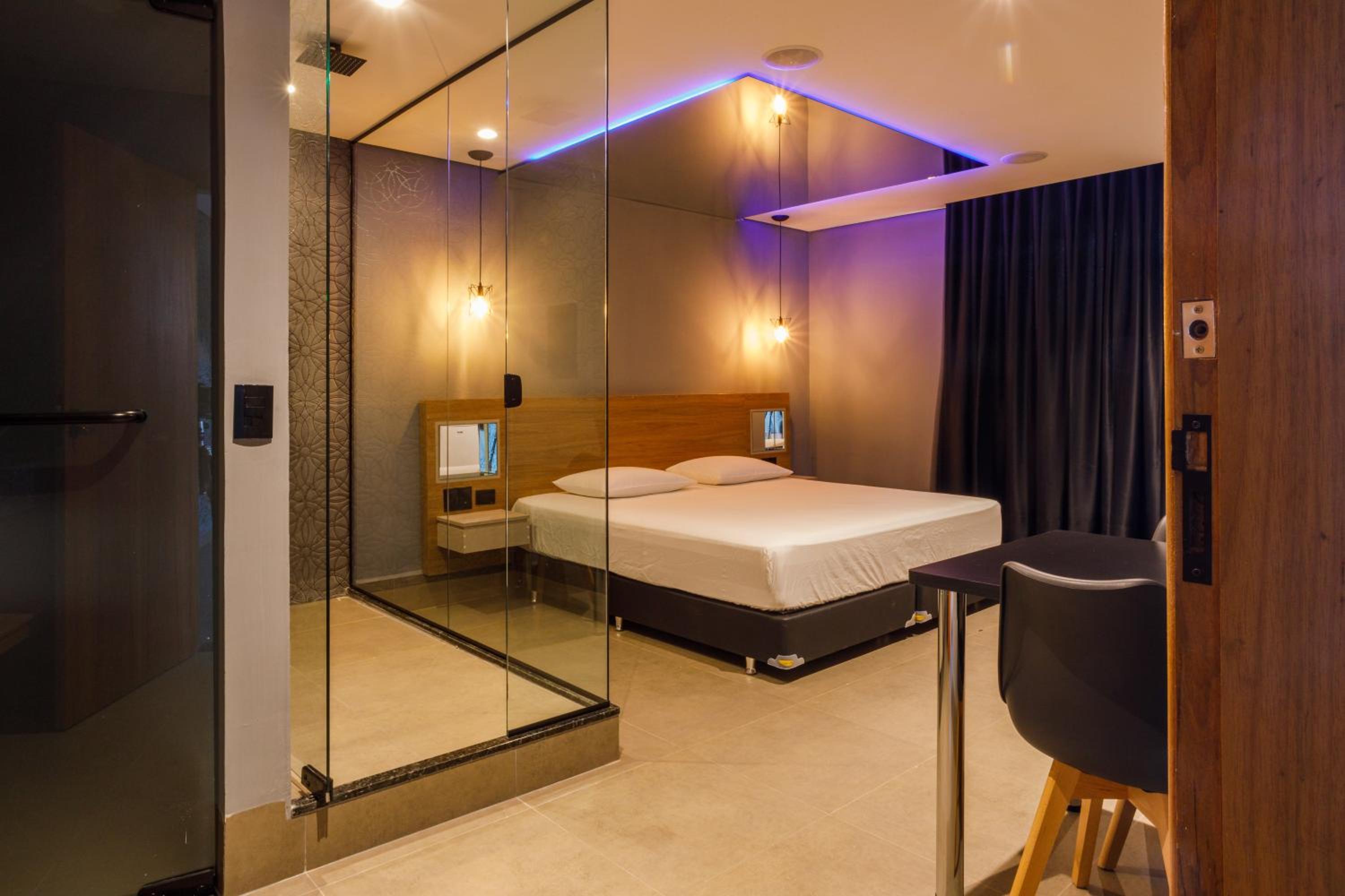 Suite - Photo 8