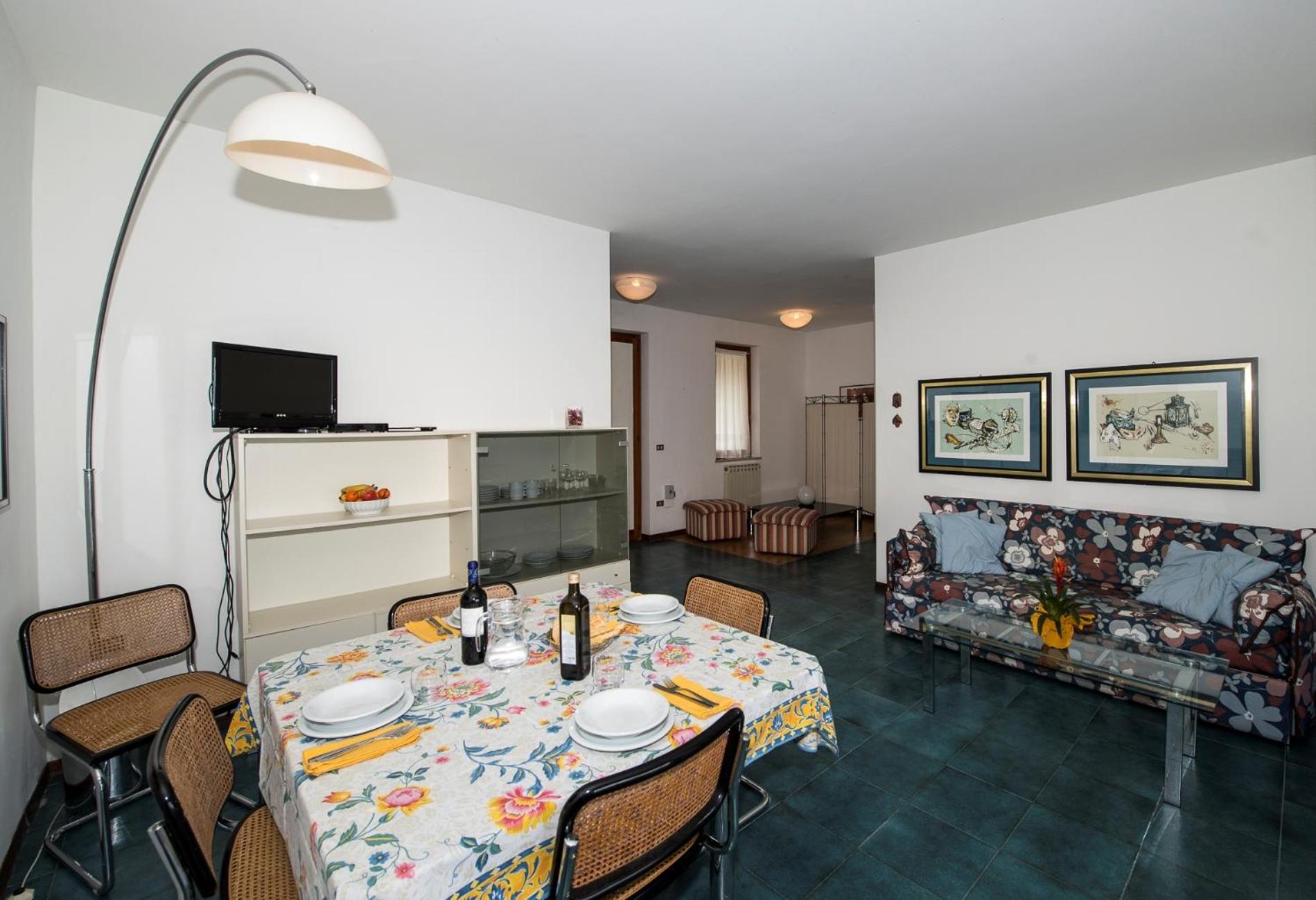 Two-Bedroom Apartment with Lake View photo 3