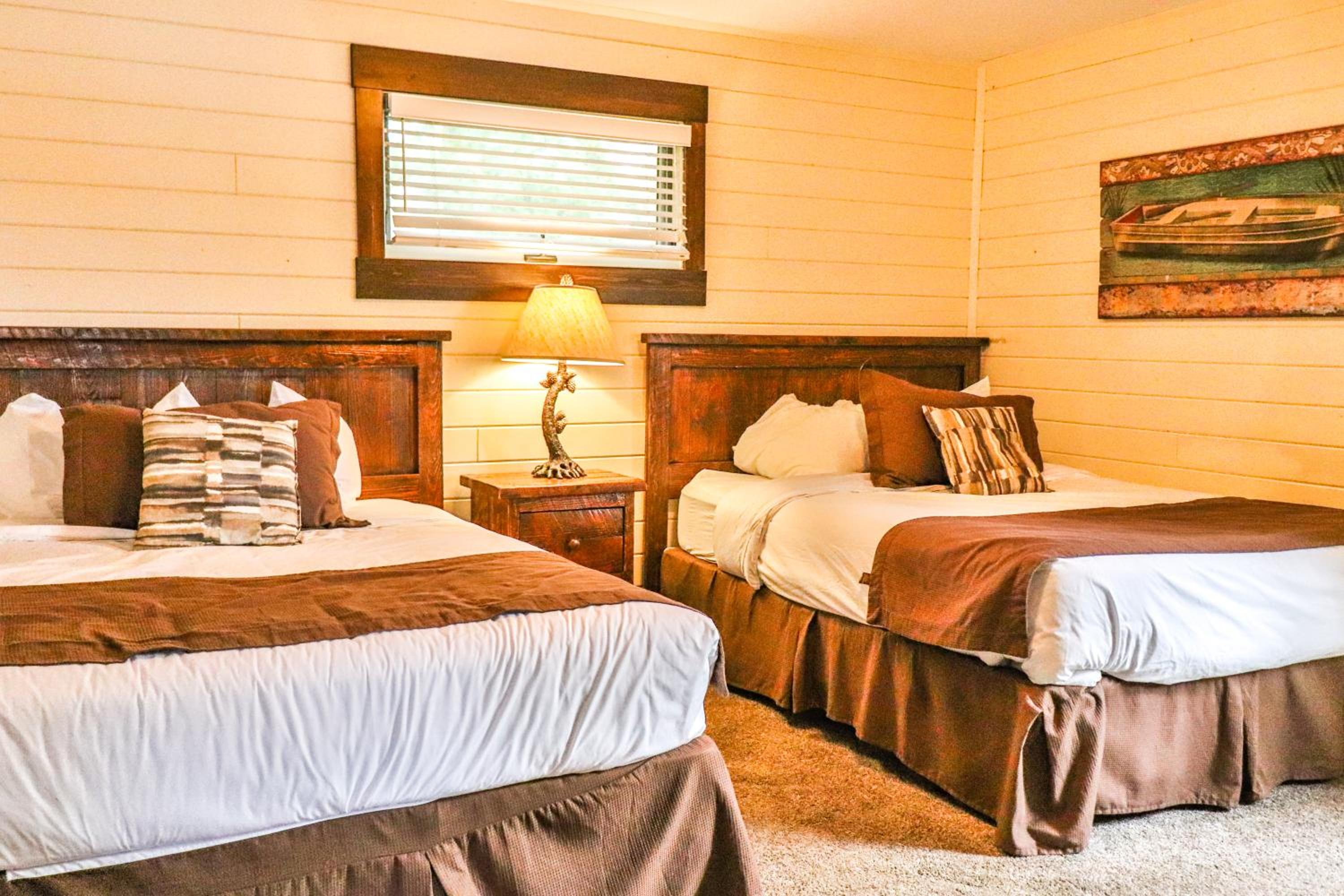 Deluxe Queen Suite photo 3