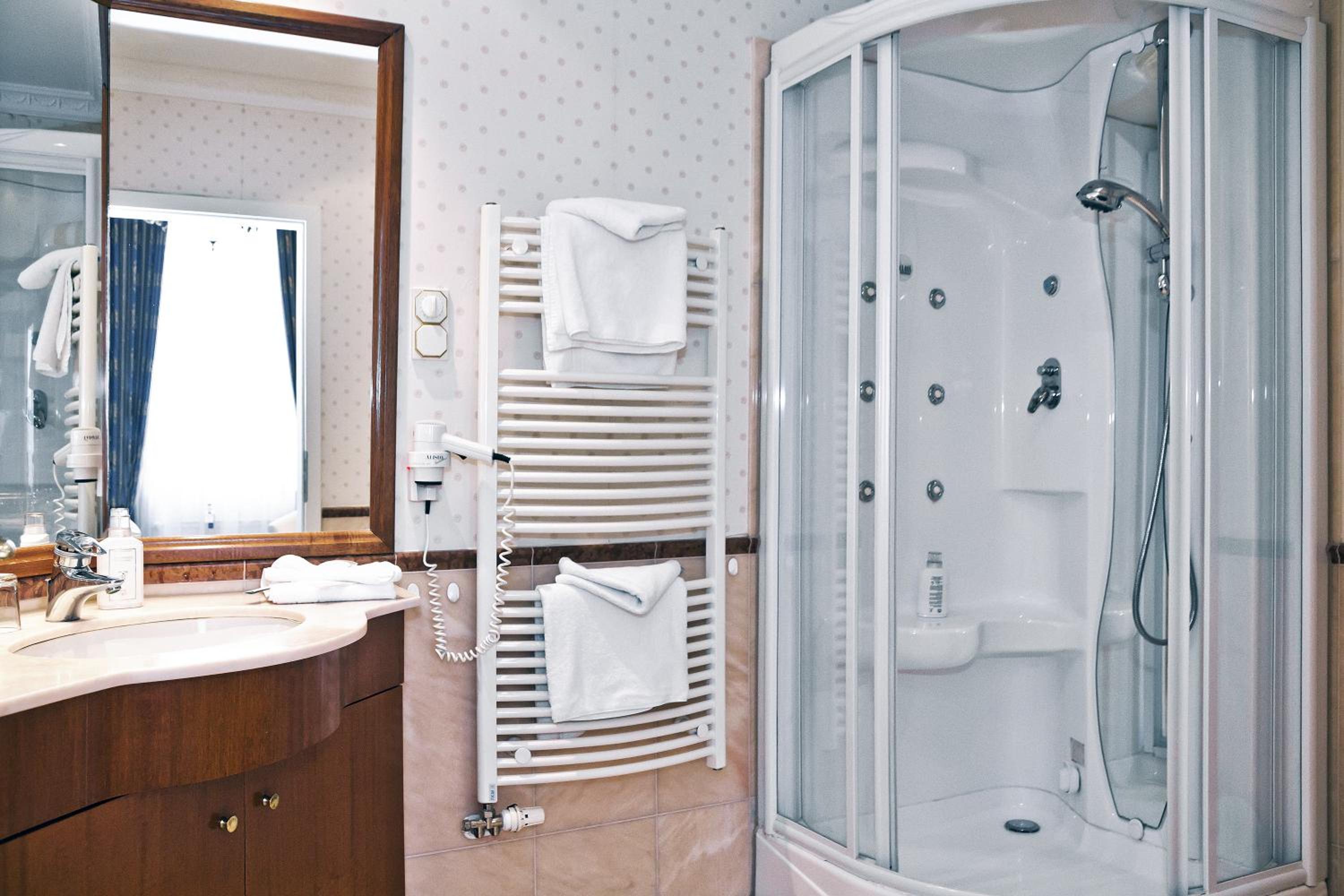 Large Double Room - Villa