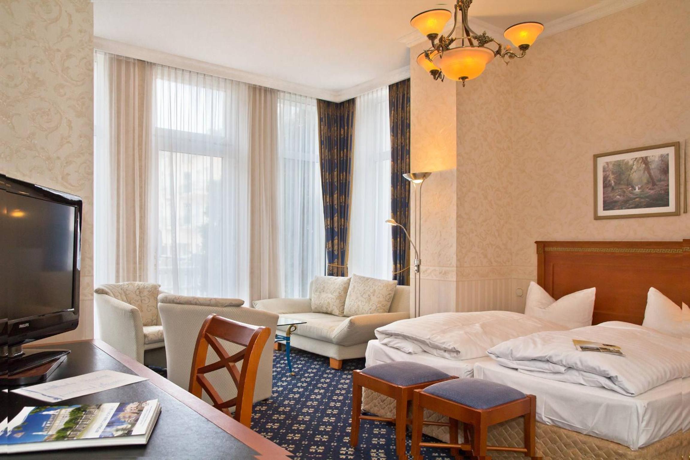 Large Double Room - Villa