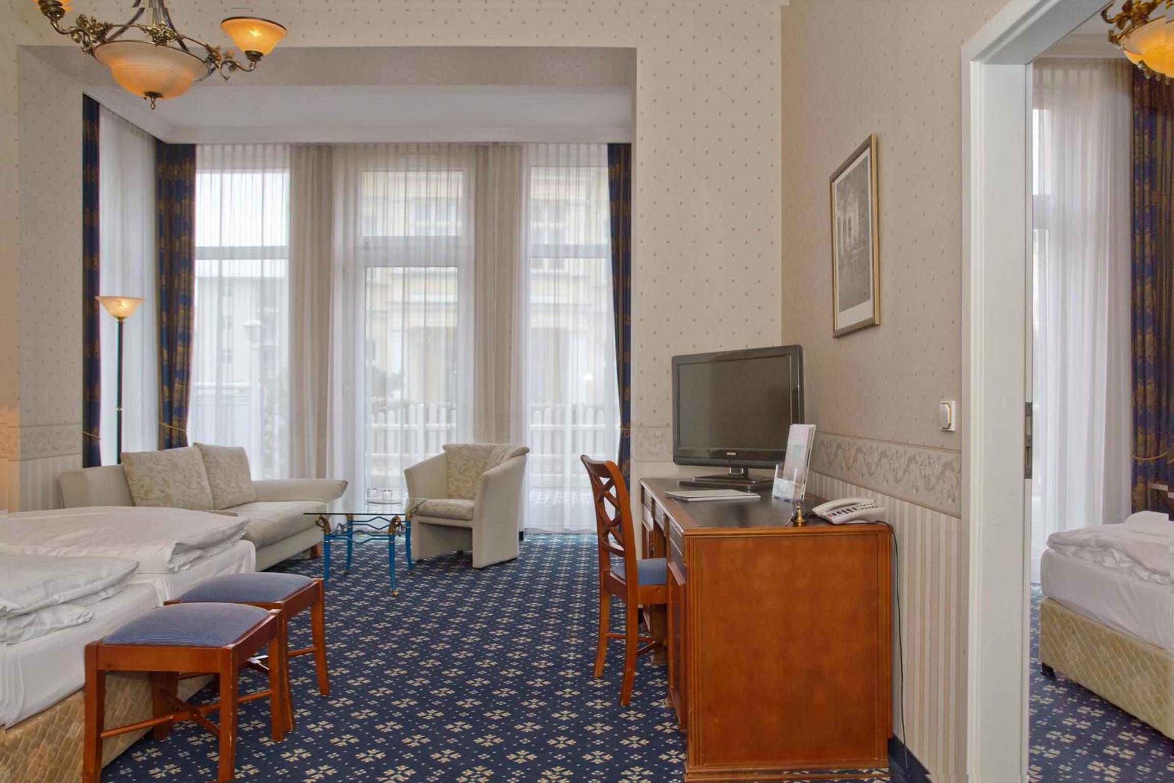 Large Double Room - Villa