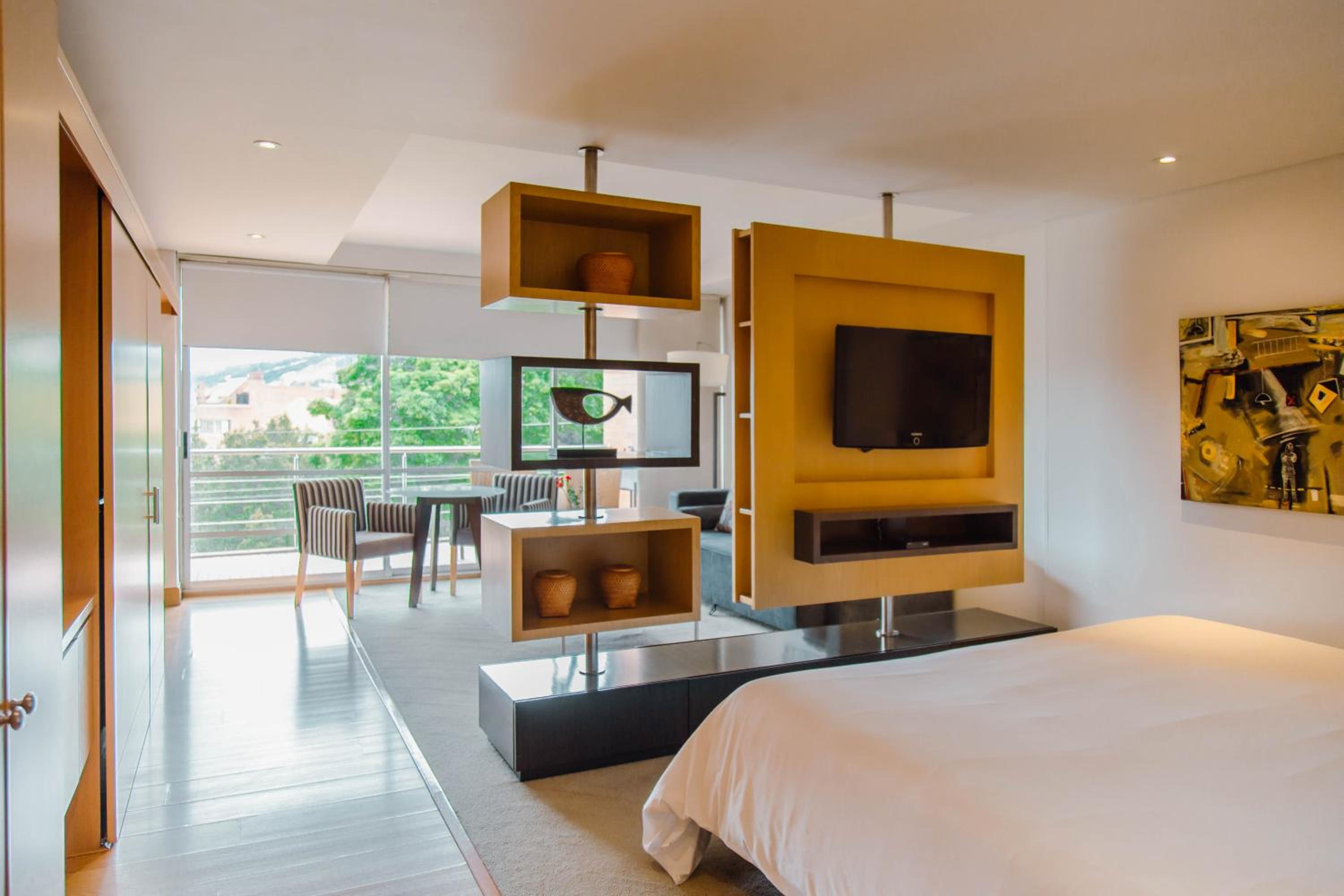 1 King Bed - Premium Room with Balcony