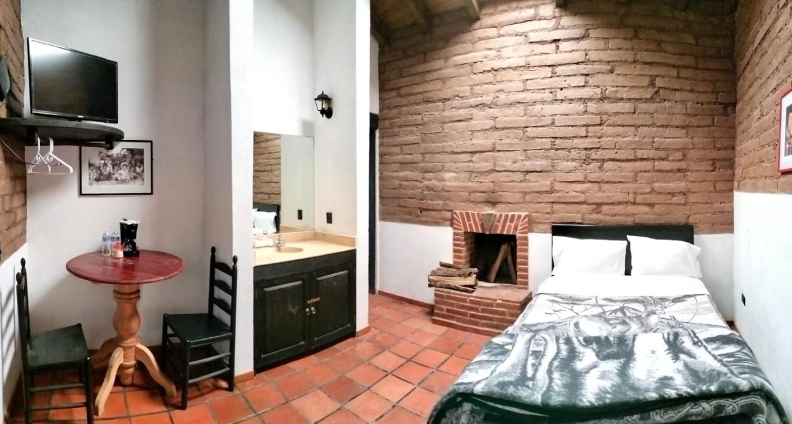 Double Room with Private Bathroom photo 3