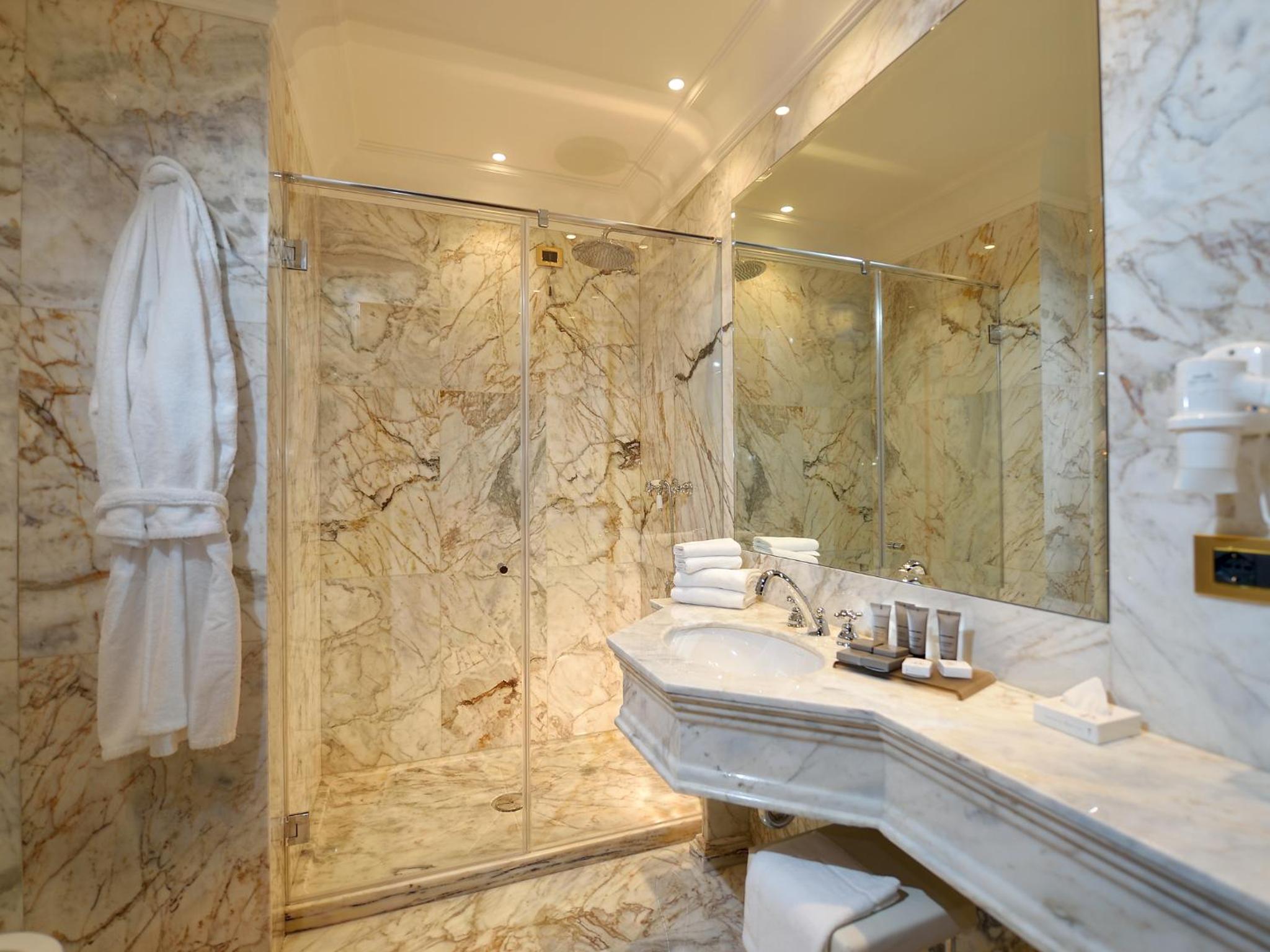 Standard Double or Twin Room thumbnail 6