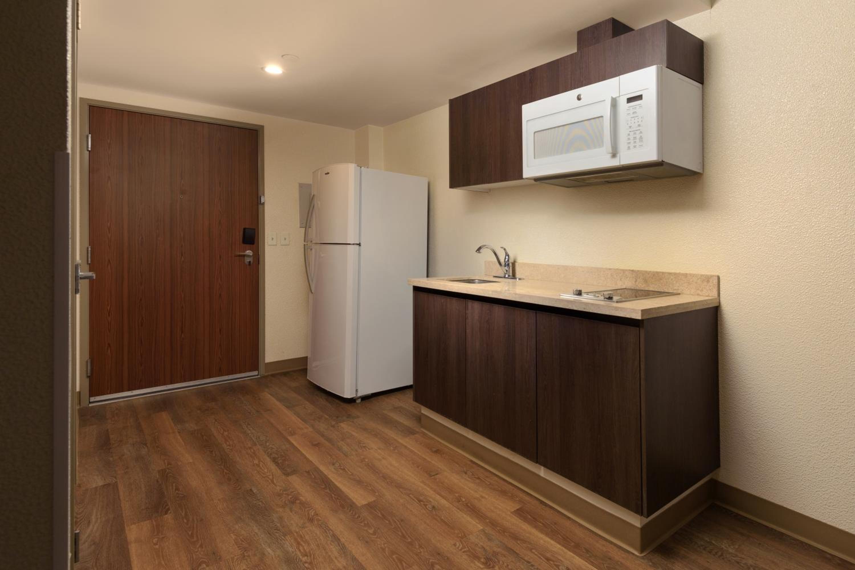 Queen Suite - Photo 3