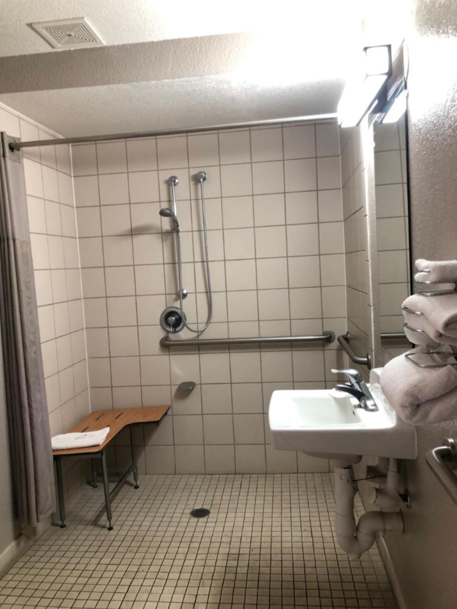 Quadruple Room - Disability Access - Smoking photo 2