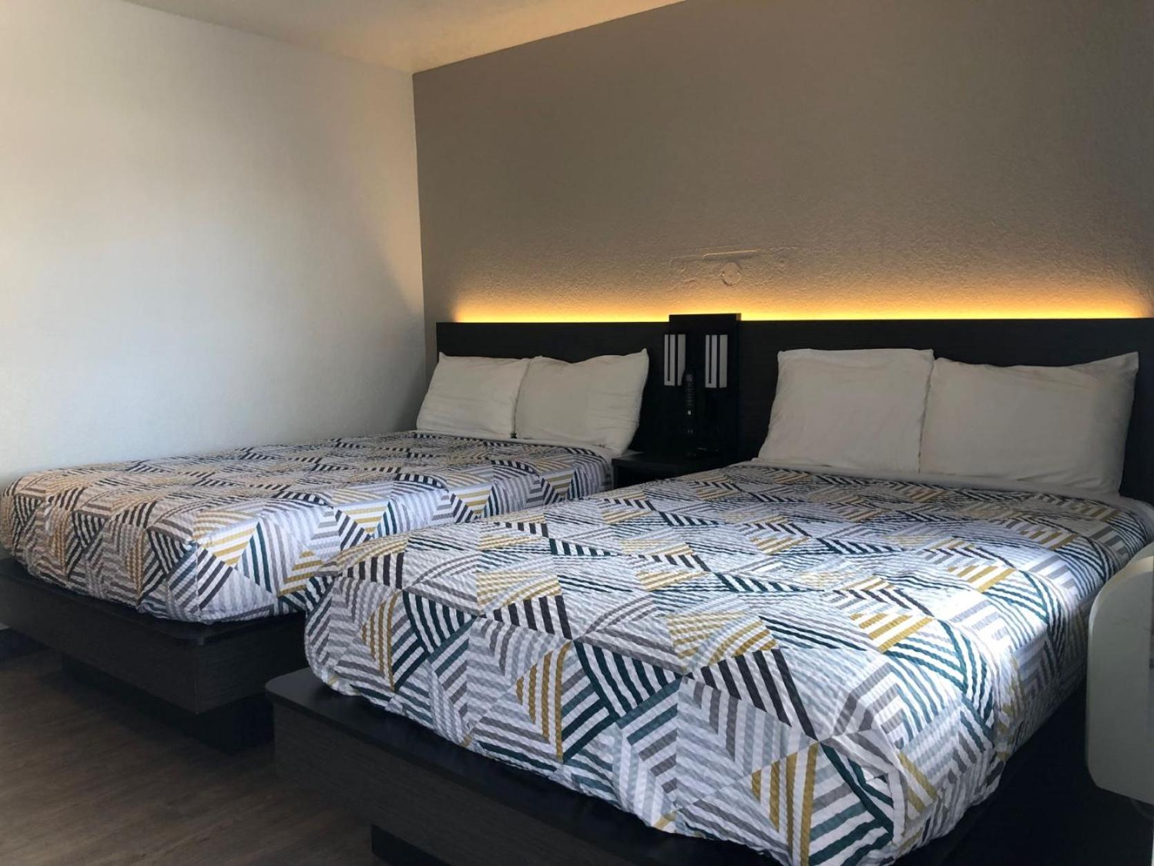 Quadruple Room - Non-Smoking photo 1
