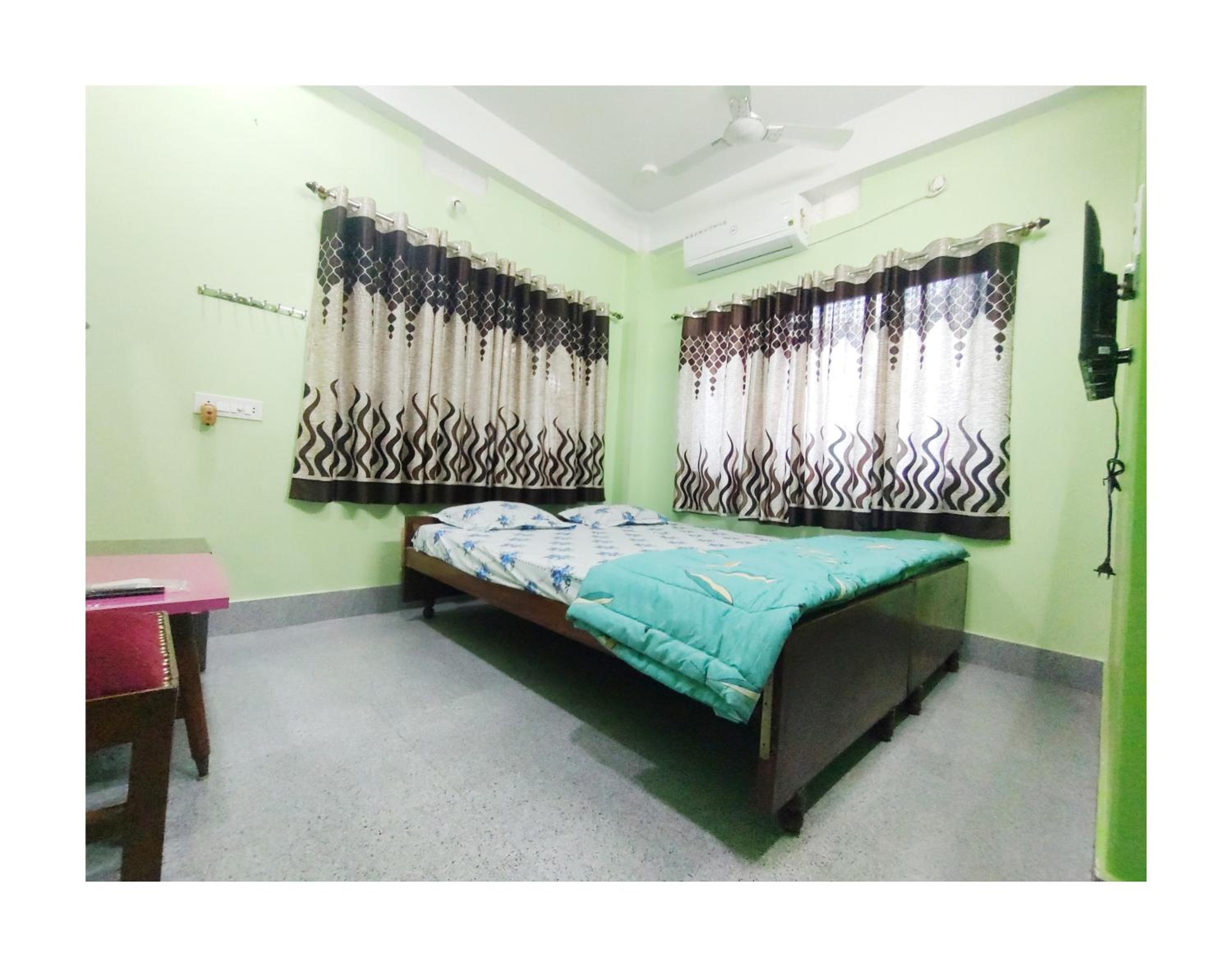 Deluxe Double Room (2 Adults + 1 Child) photo 1