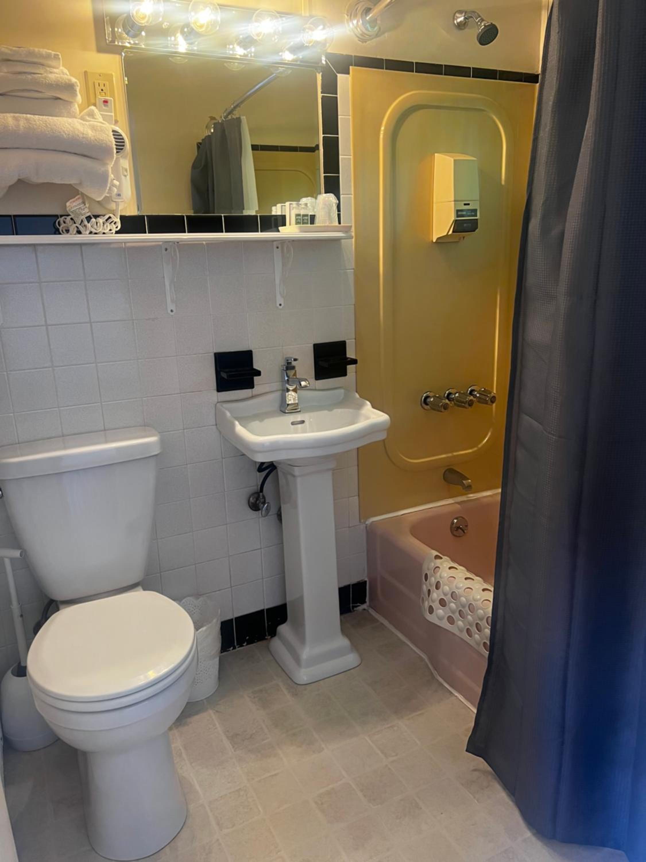Economy Double or Twin Room photo 3