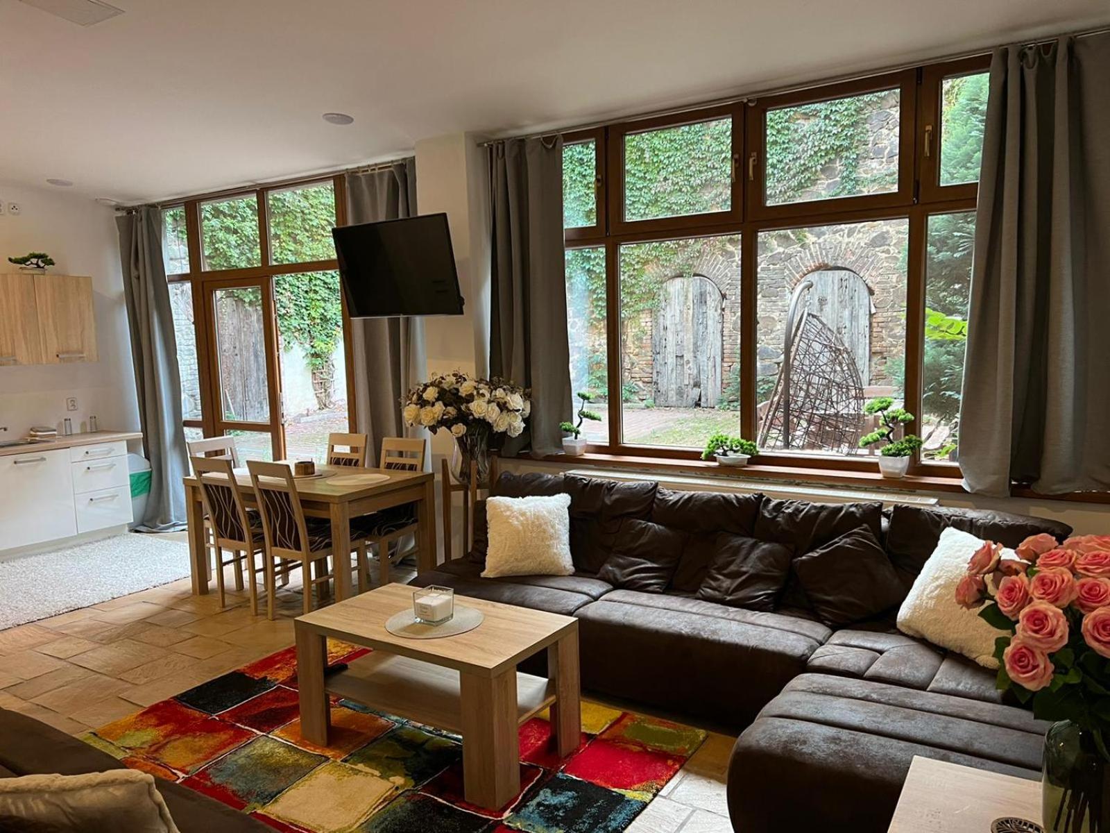 One-Bedroom Apartment - Photo 1