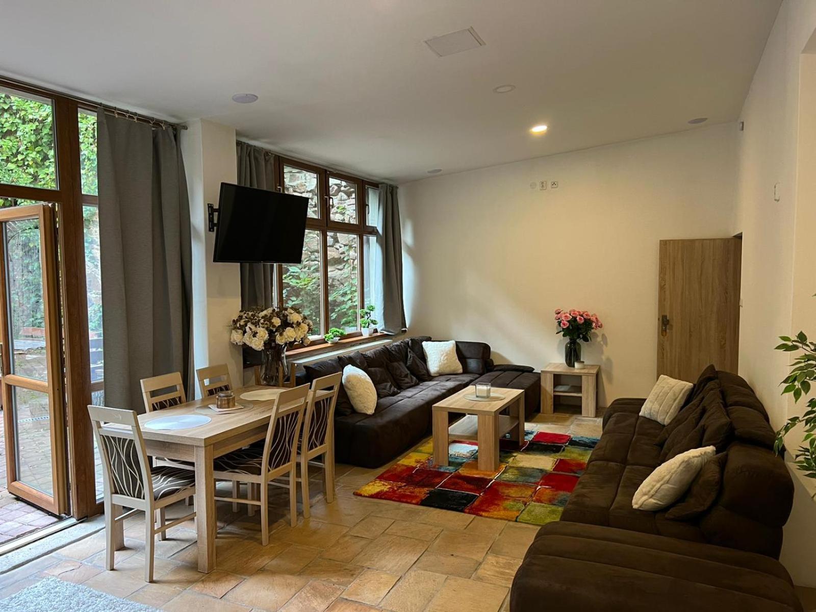 One-Bedroom Apartment - Photo 6