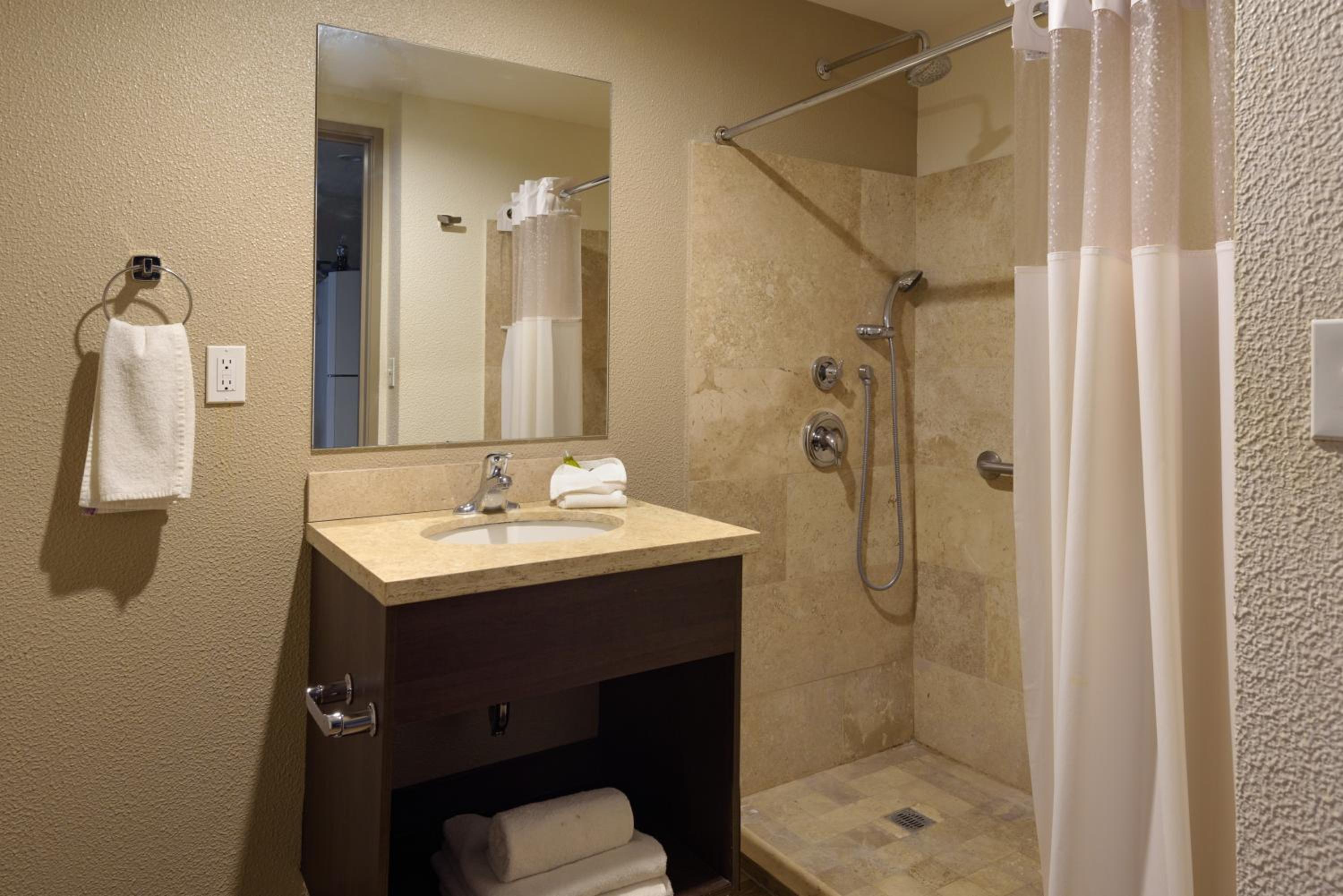Suite - Photo 2
