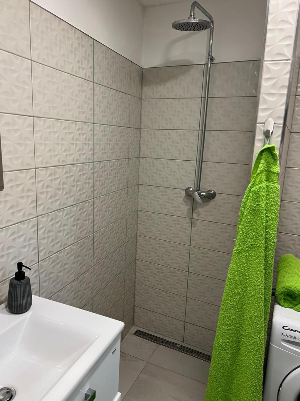 One-Bedroom Apartment - Photo 4