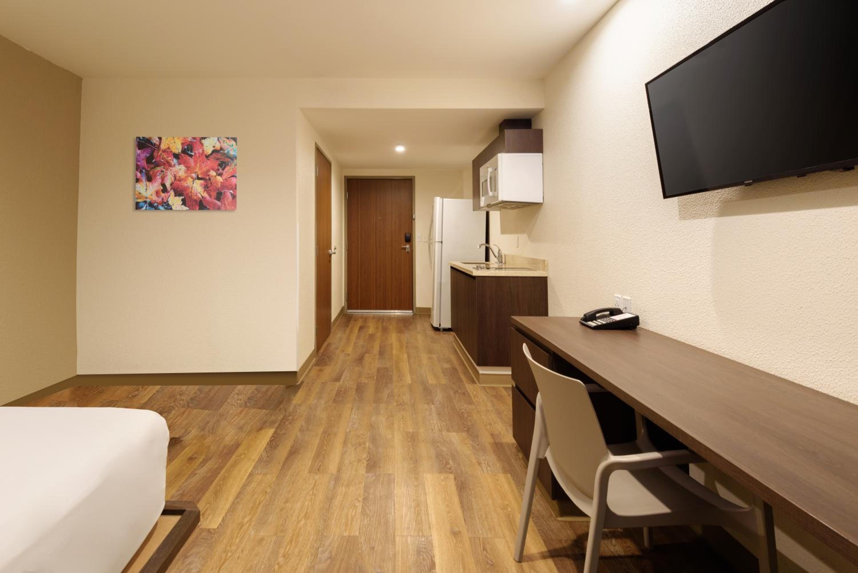Suite - Photo 3