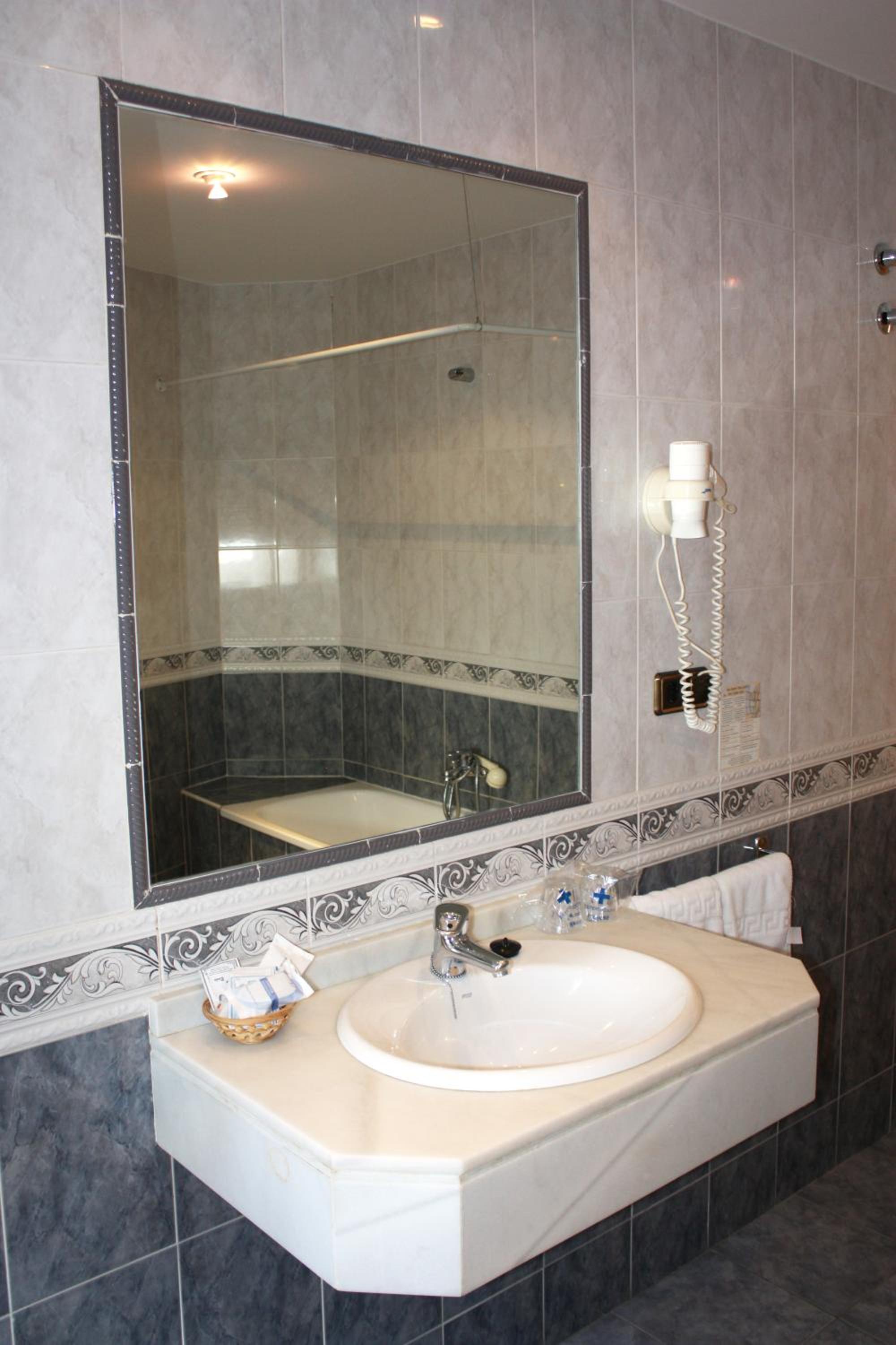 Double Room - Photo 7