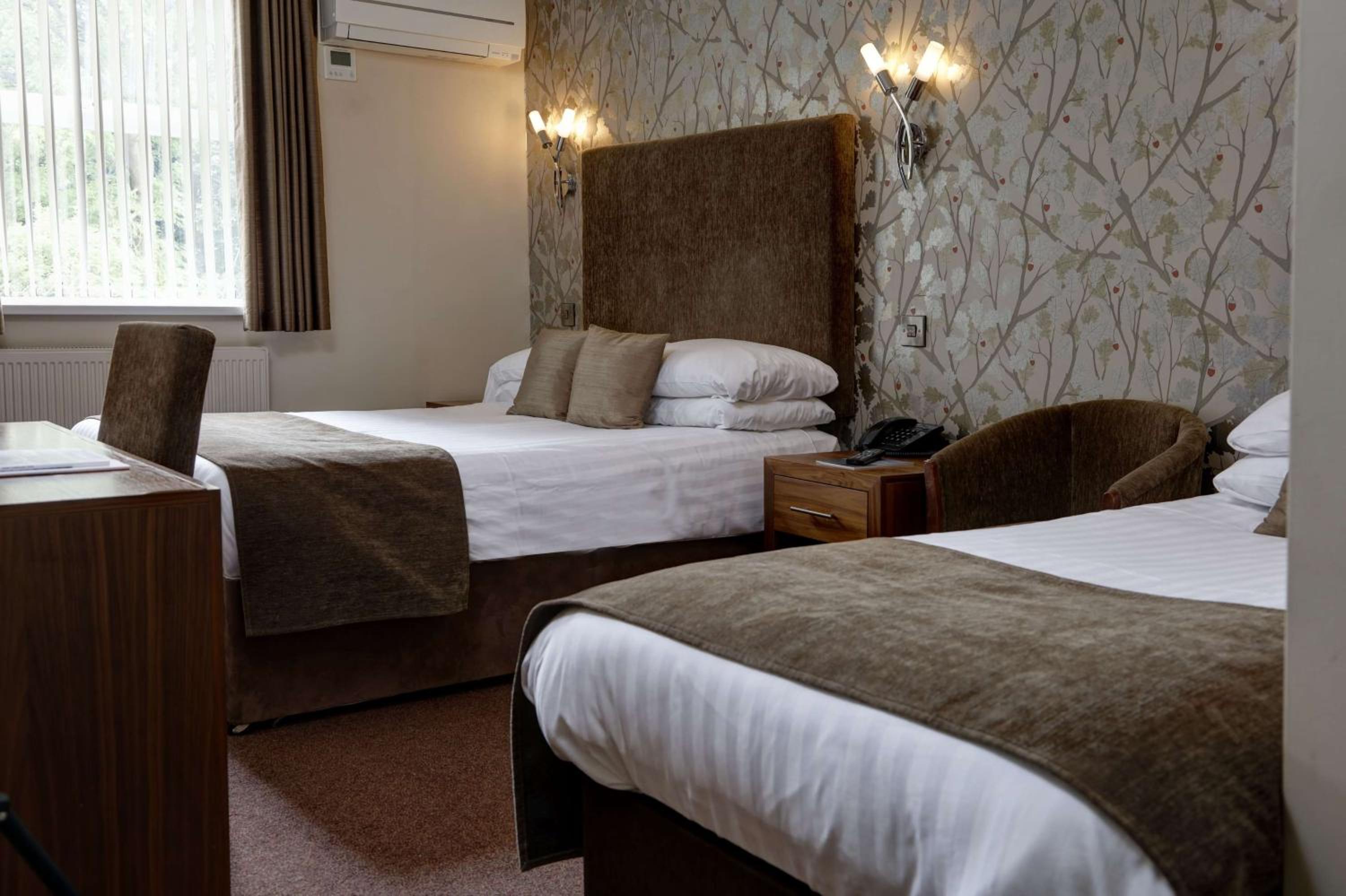 Standard Twin Room - Photo 1