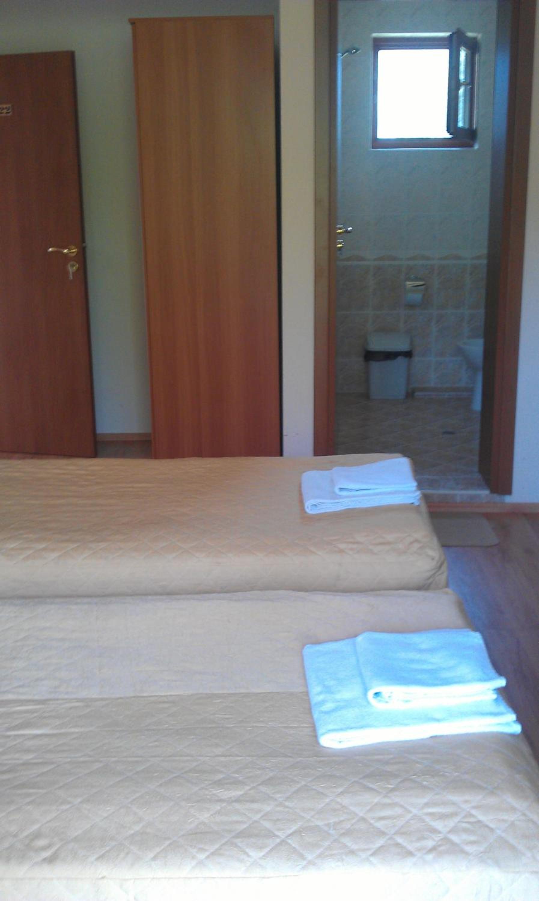 Double Room - Photo 3