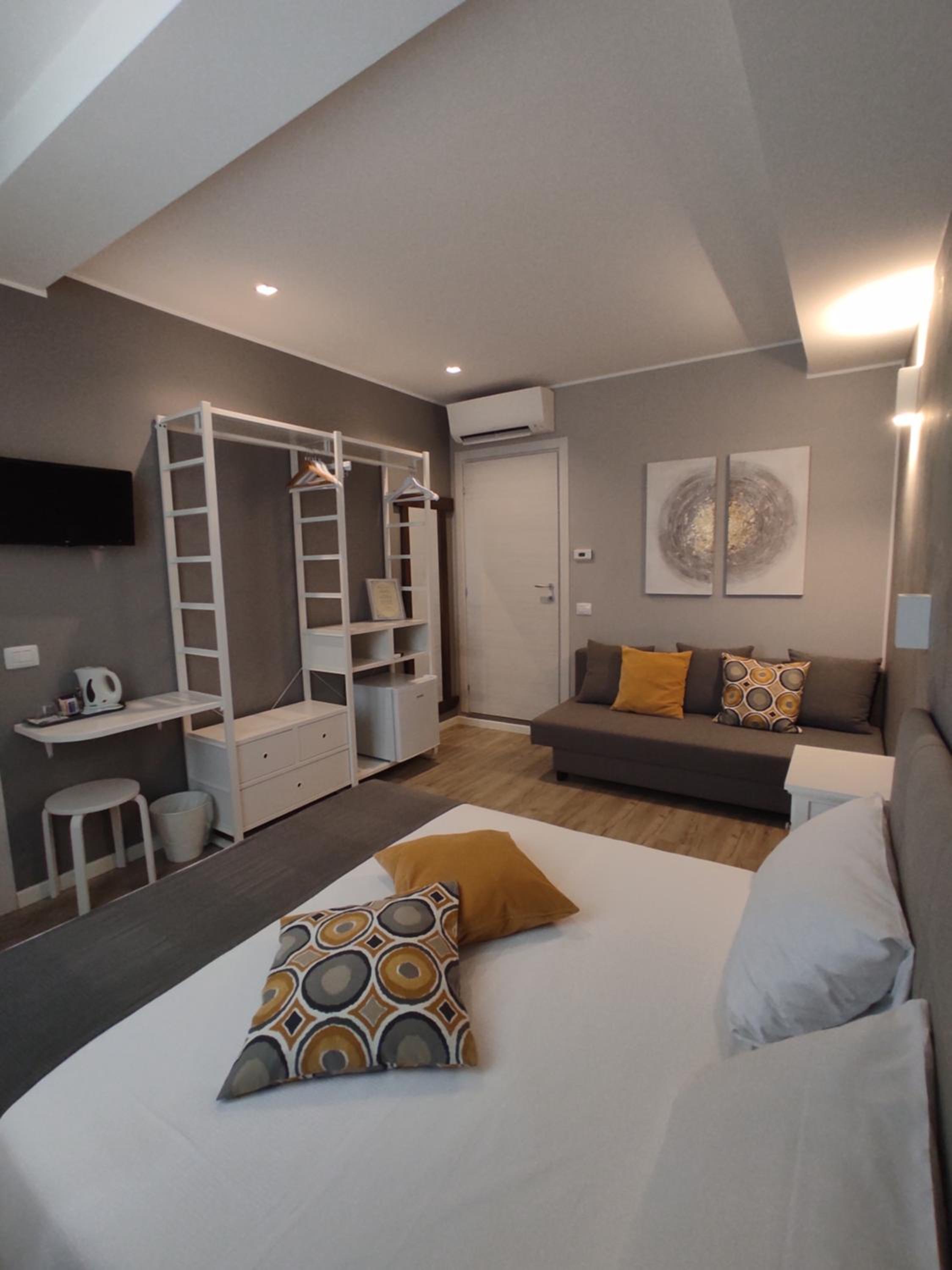Family Room with Private Bathroom - Photo 7