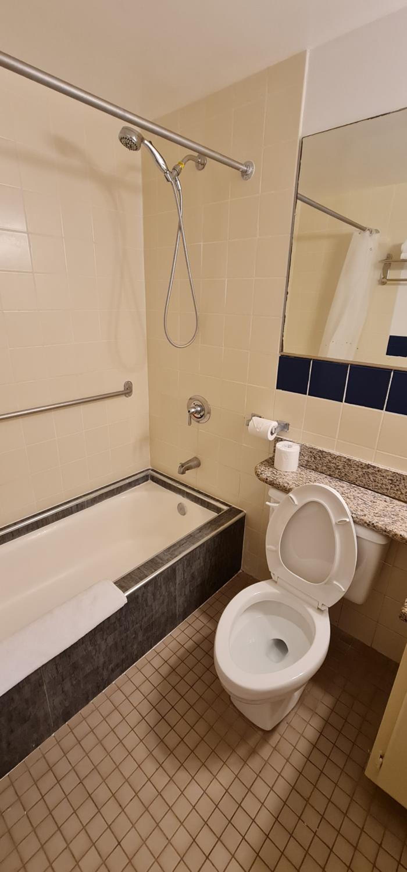 Twin Room - Non-Smoking - Photo 3