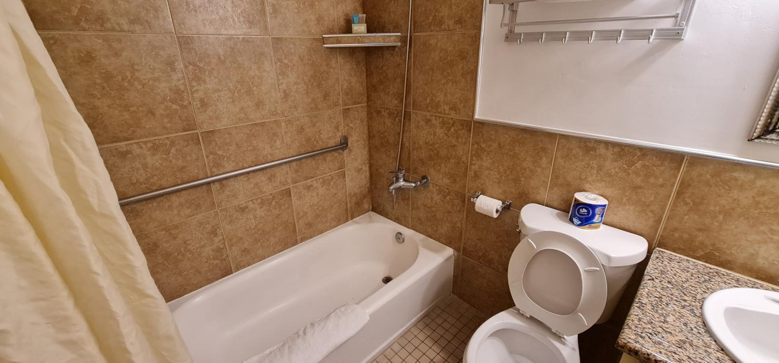 Queen Room - Non-Smoking - Photo 3