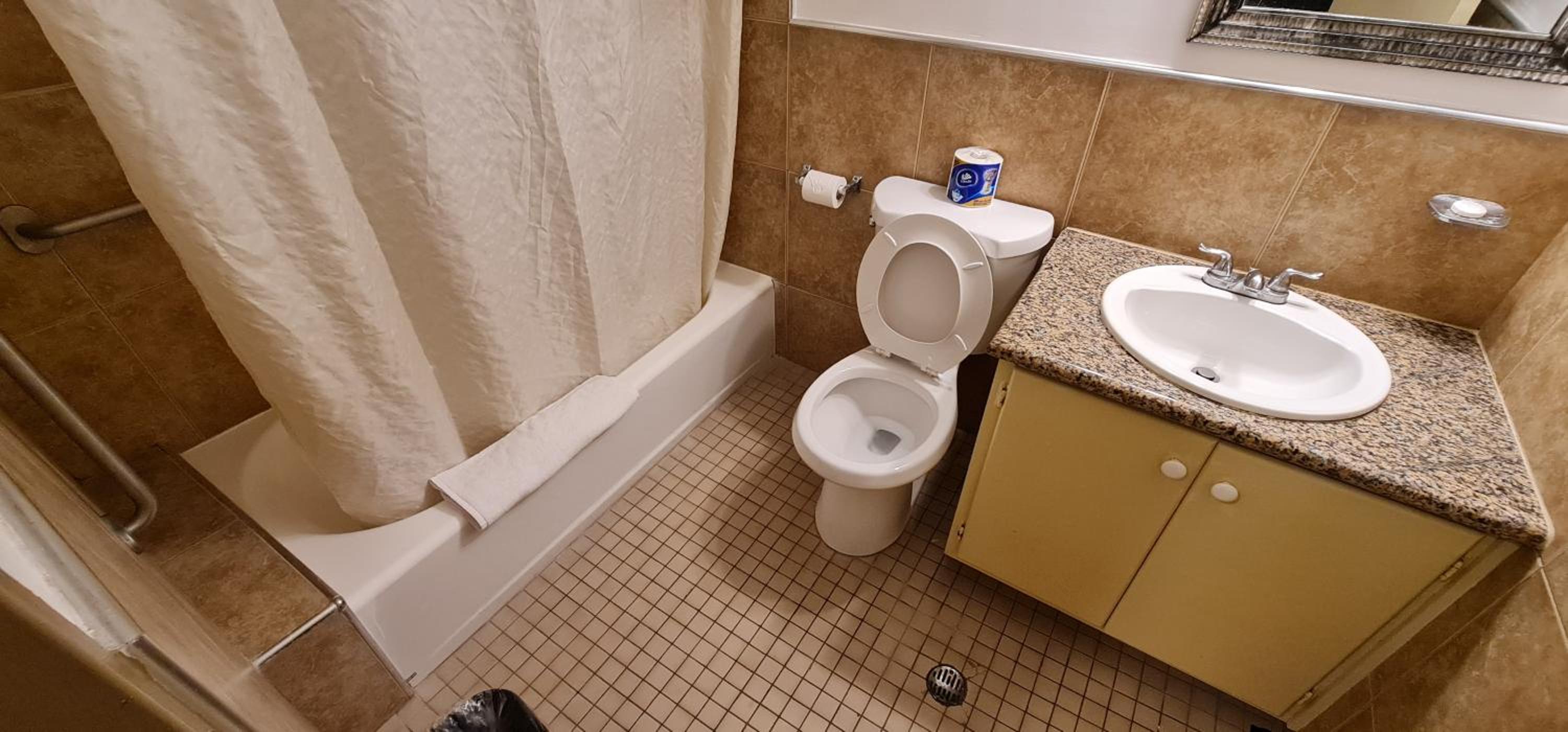 Queen Room - Non-Smoking - Photo 4