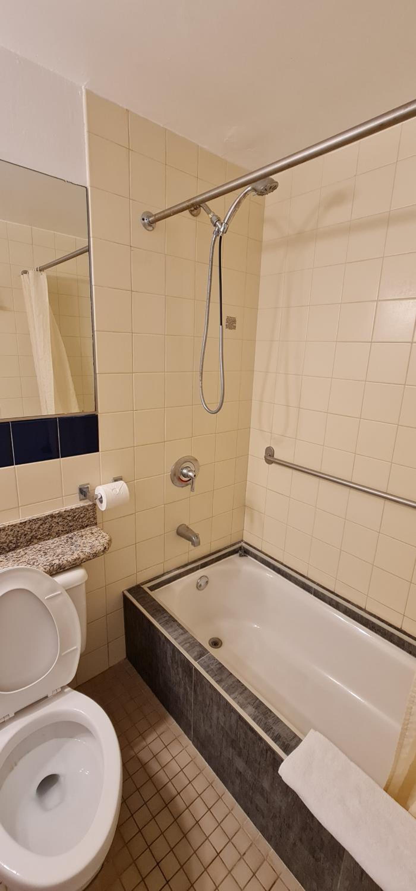 Deluxe King Room - Non-Smoking - Photo 4