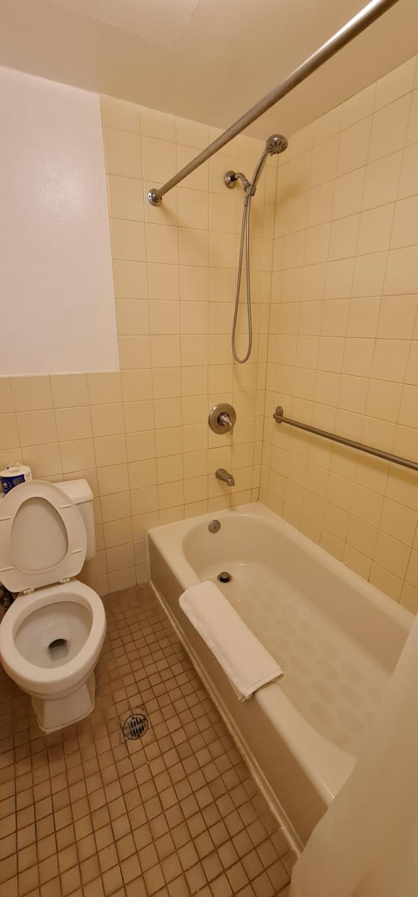 King Suite with Kitchenette - Non-Smoking - Photo 8