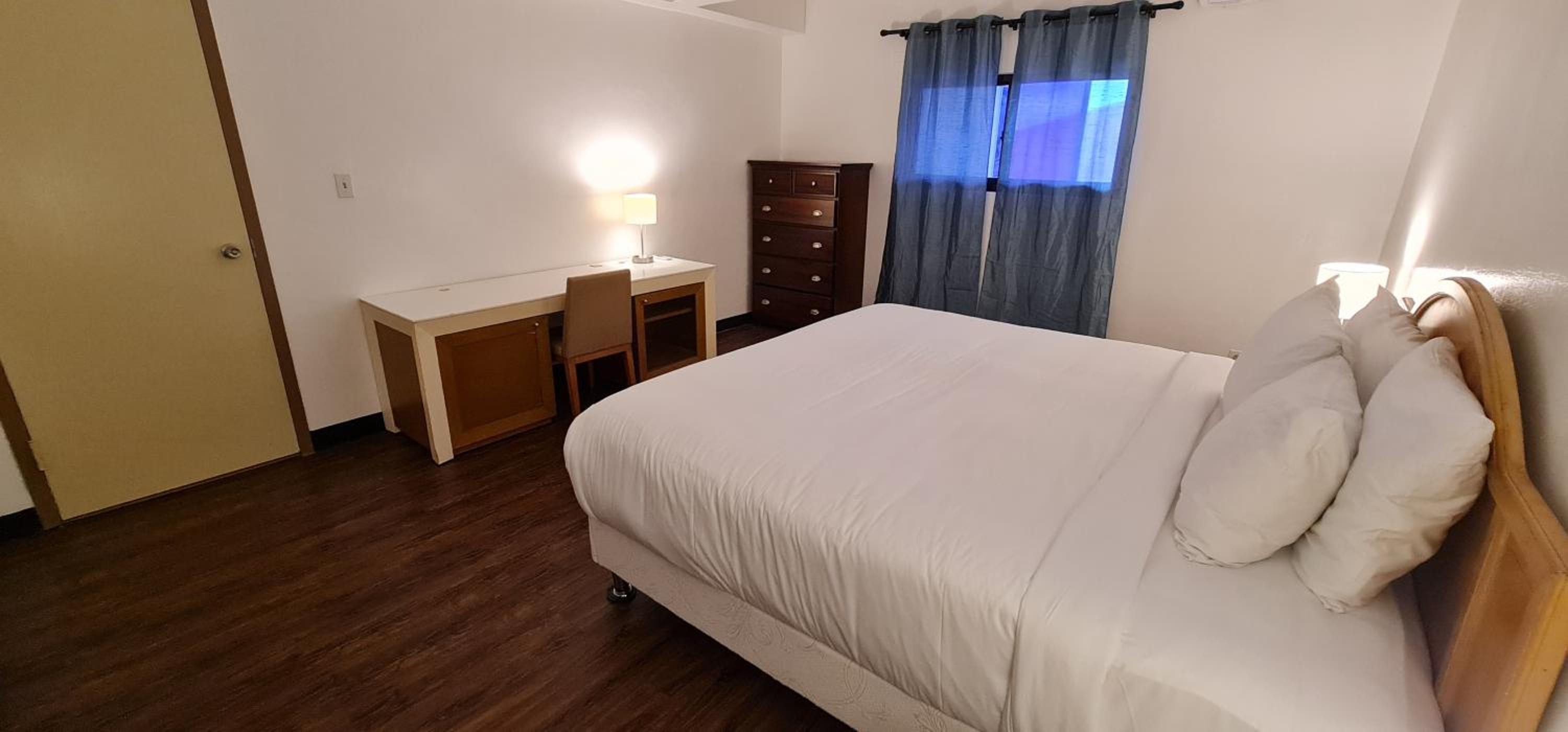 Two-Bedroom Suite with Kitchen - Non-Smoking - Photo 6