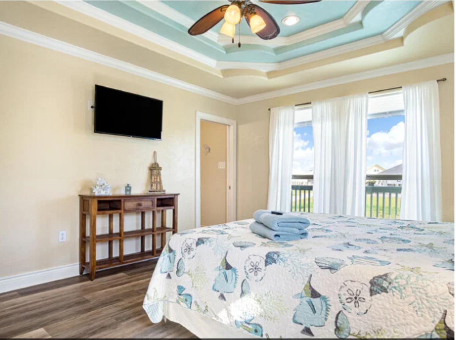 Three-Bedroom House photo 3
