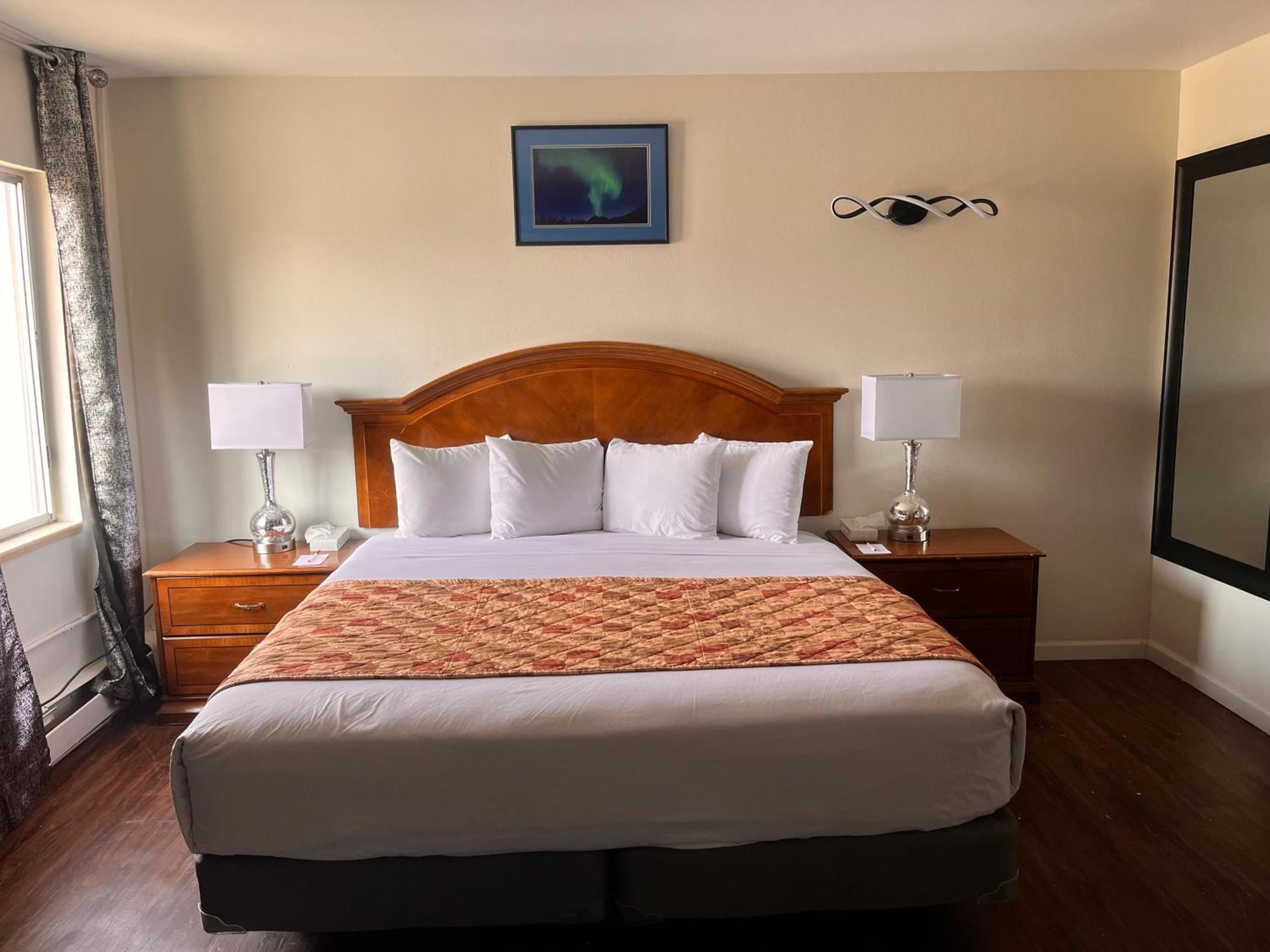 King Room - Non-Smoking - Photo 1