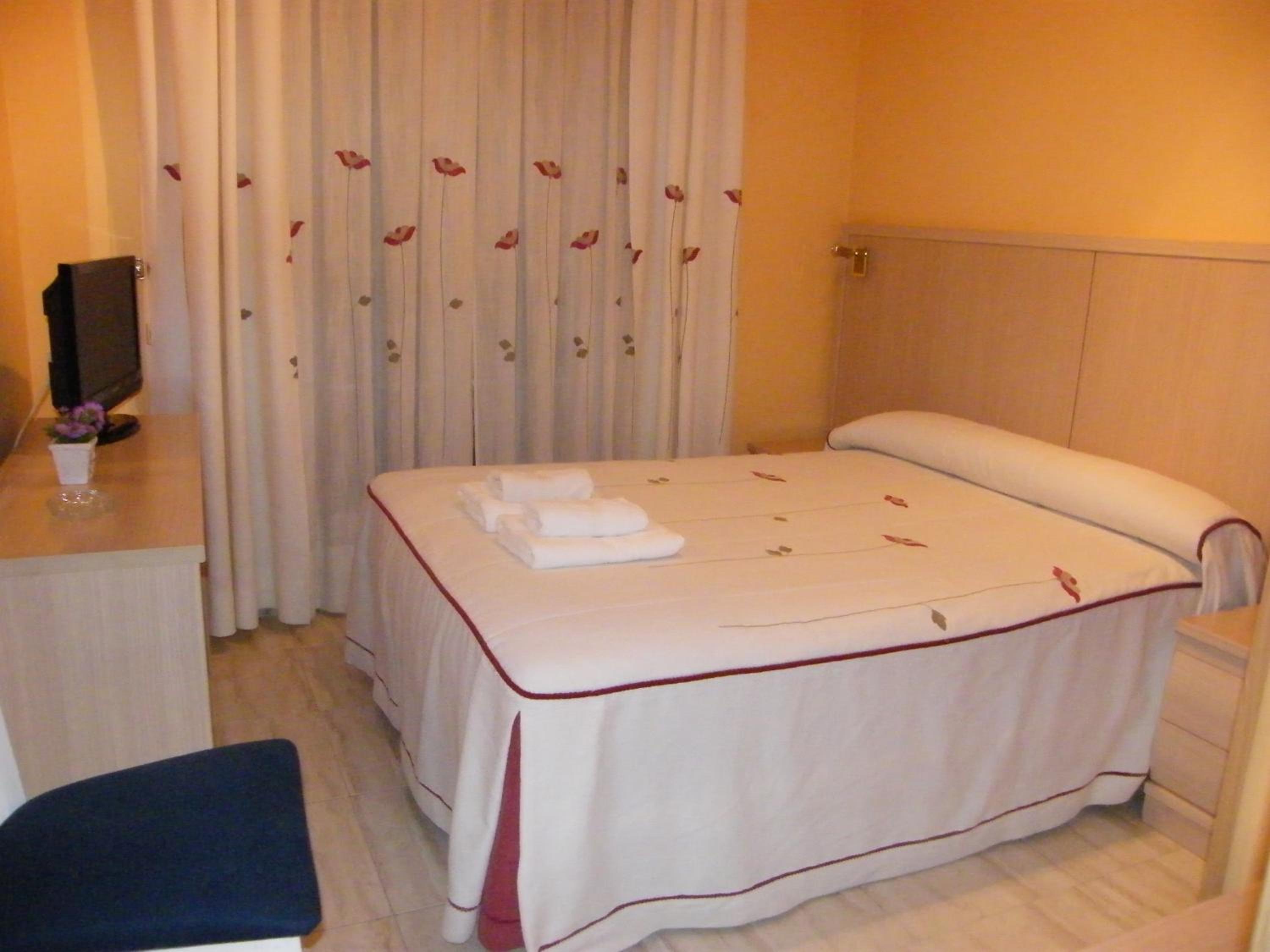 Queen Room - Photo 8
