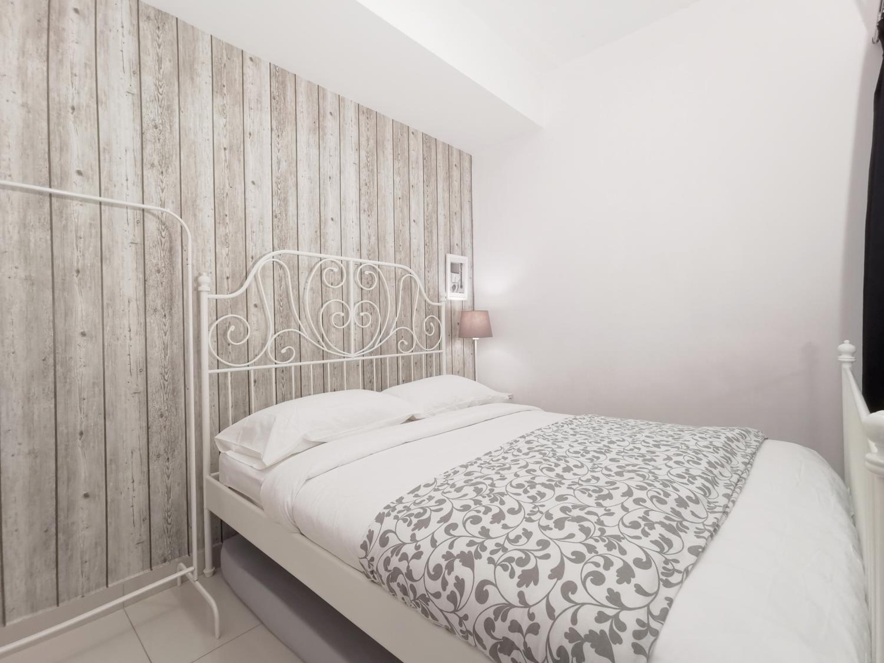 Two-Bedroom Apartment - Photo 11