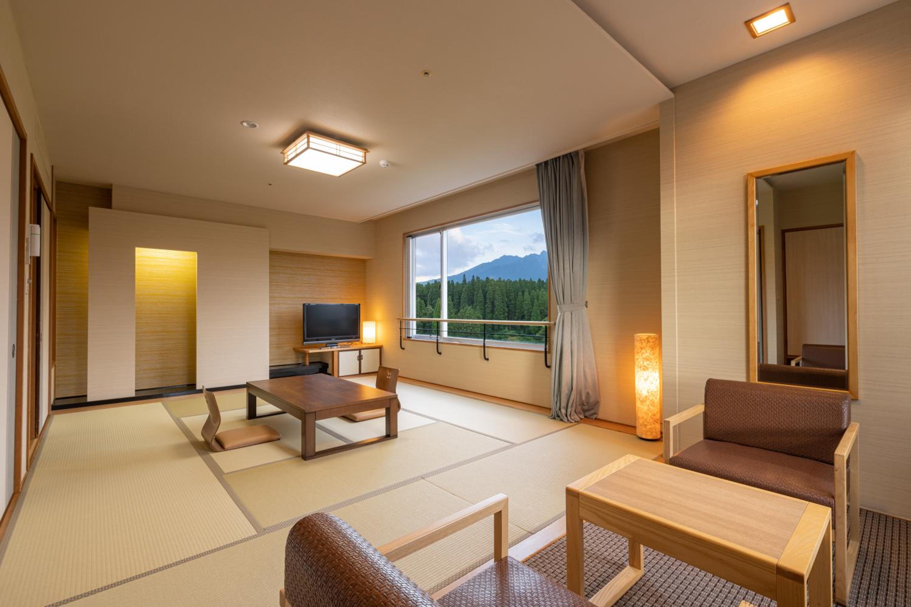 Japanese-Style Room (37㎡) photo 3