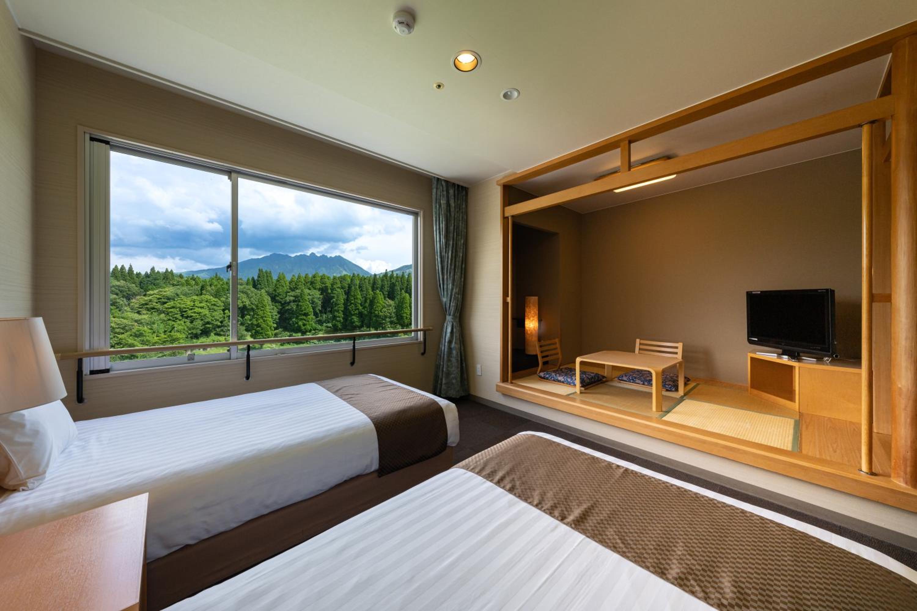 Twin Room with Private Bath photo 2