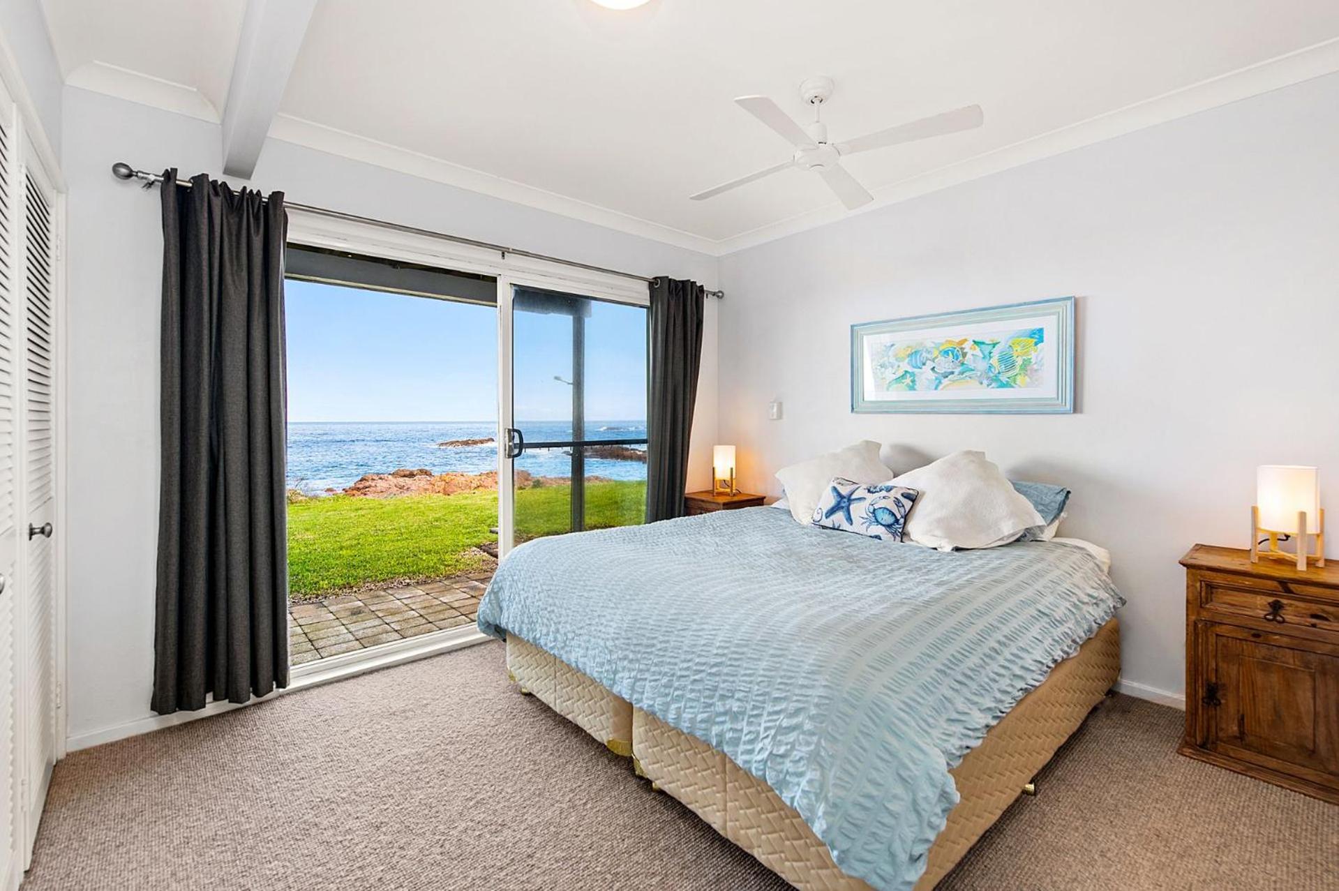 Five-Bedroom House photo 1