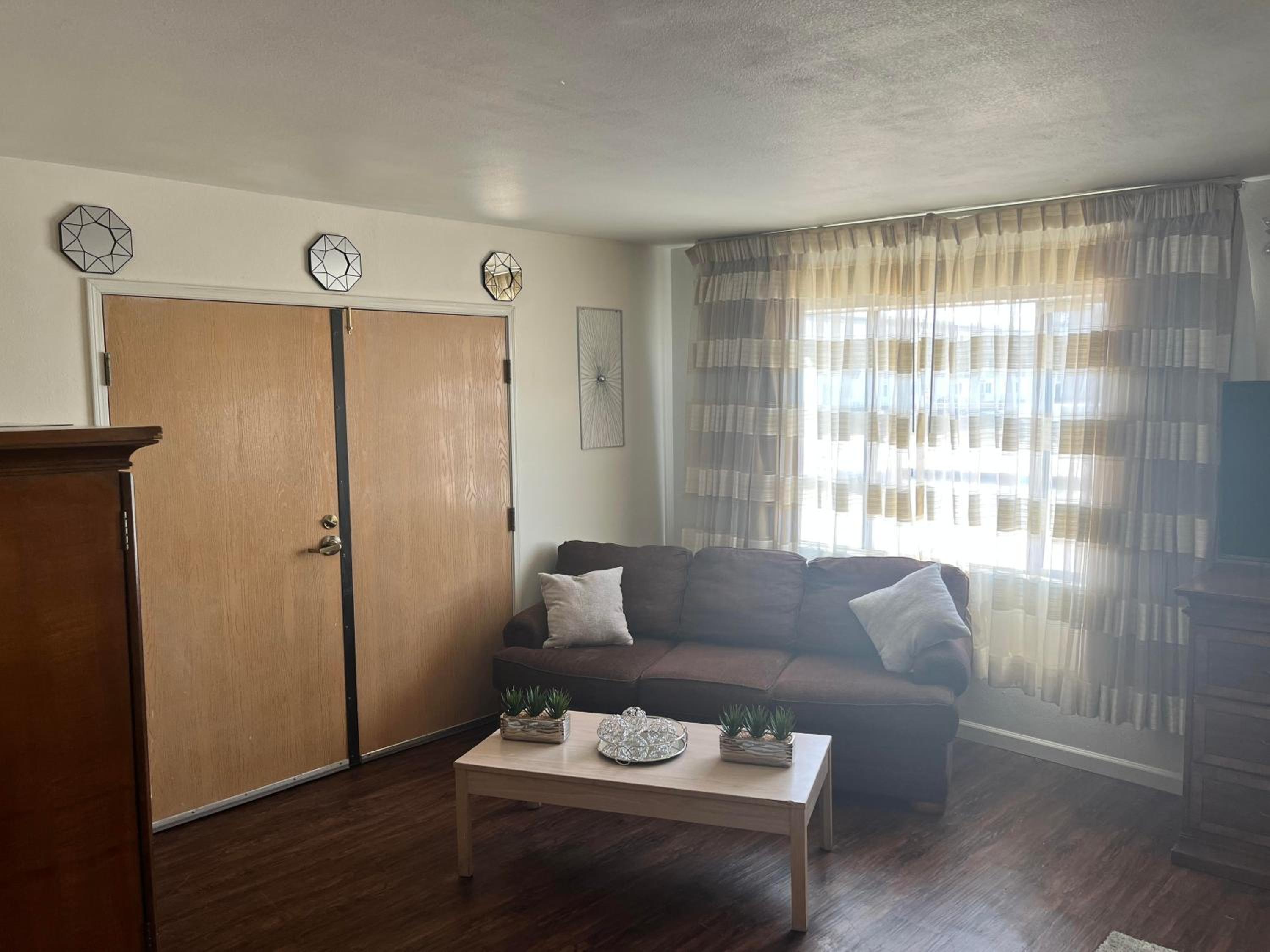 King Studio Suite - Non-Smoking - Photo 2